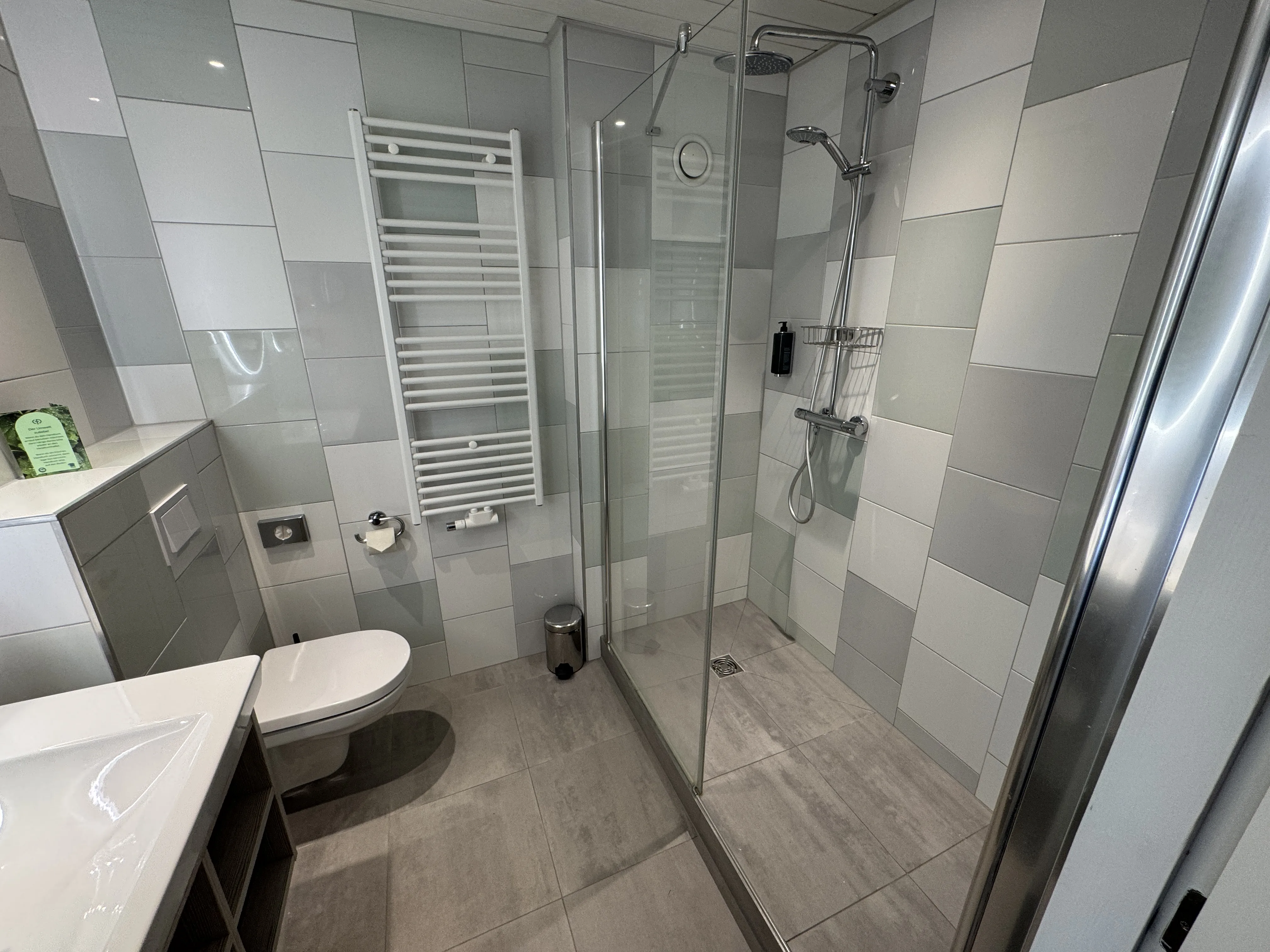 Hotelzimmer Nassbereich