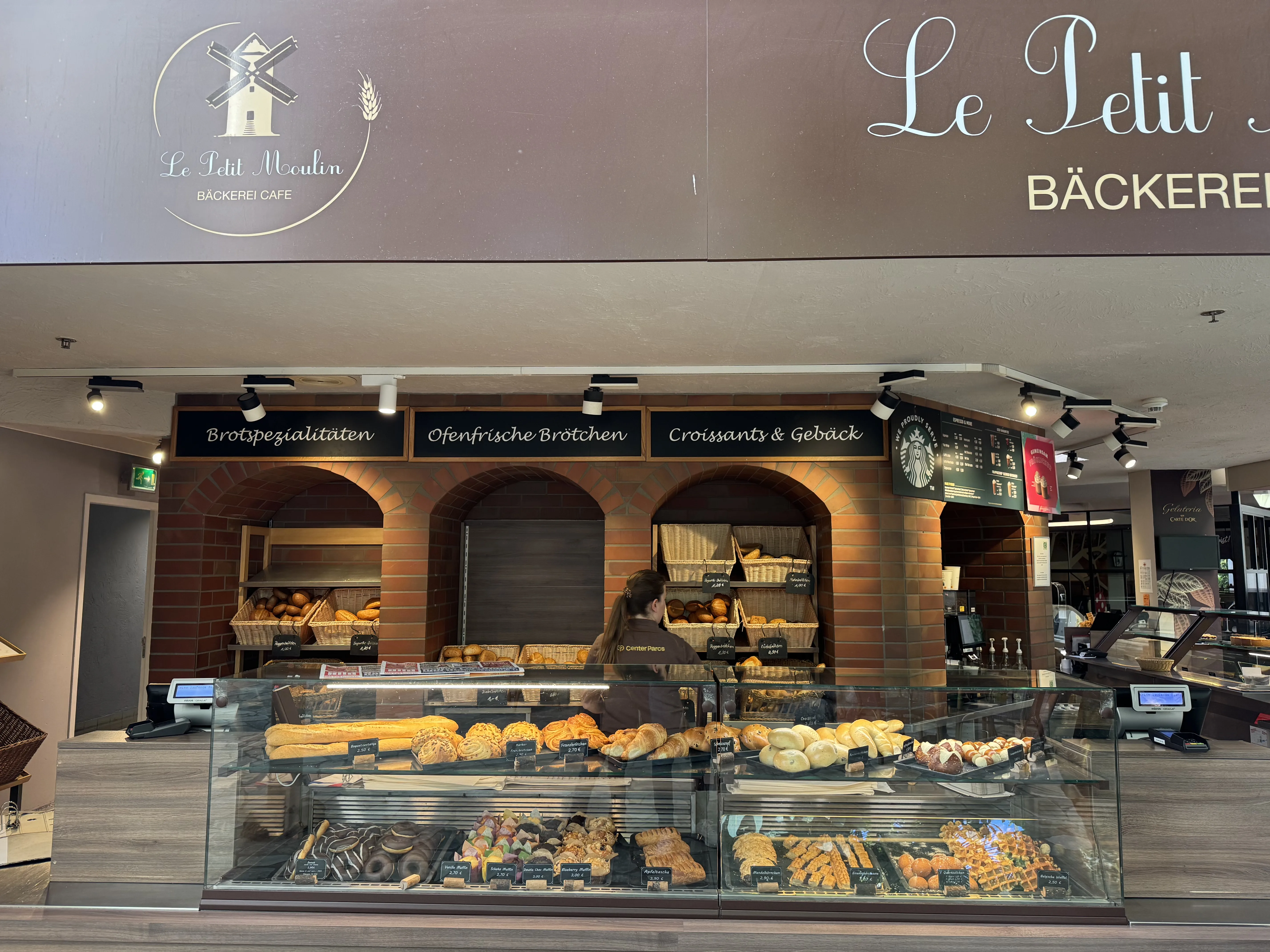 Die Bäckerei Le Petit Moulin – ofenfrische Brötchen und Croissants