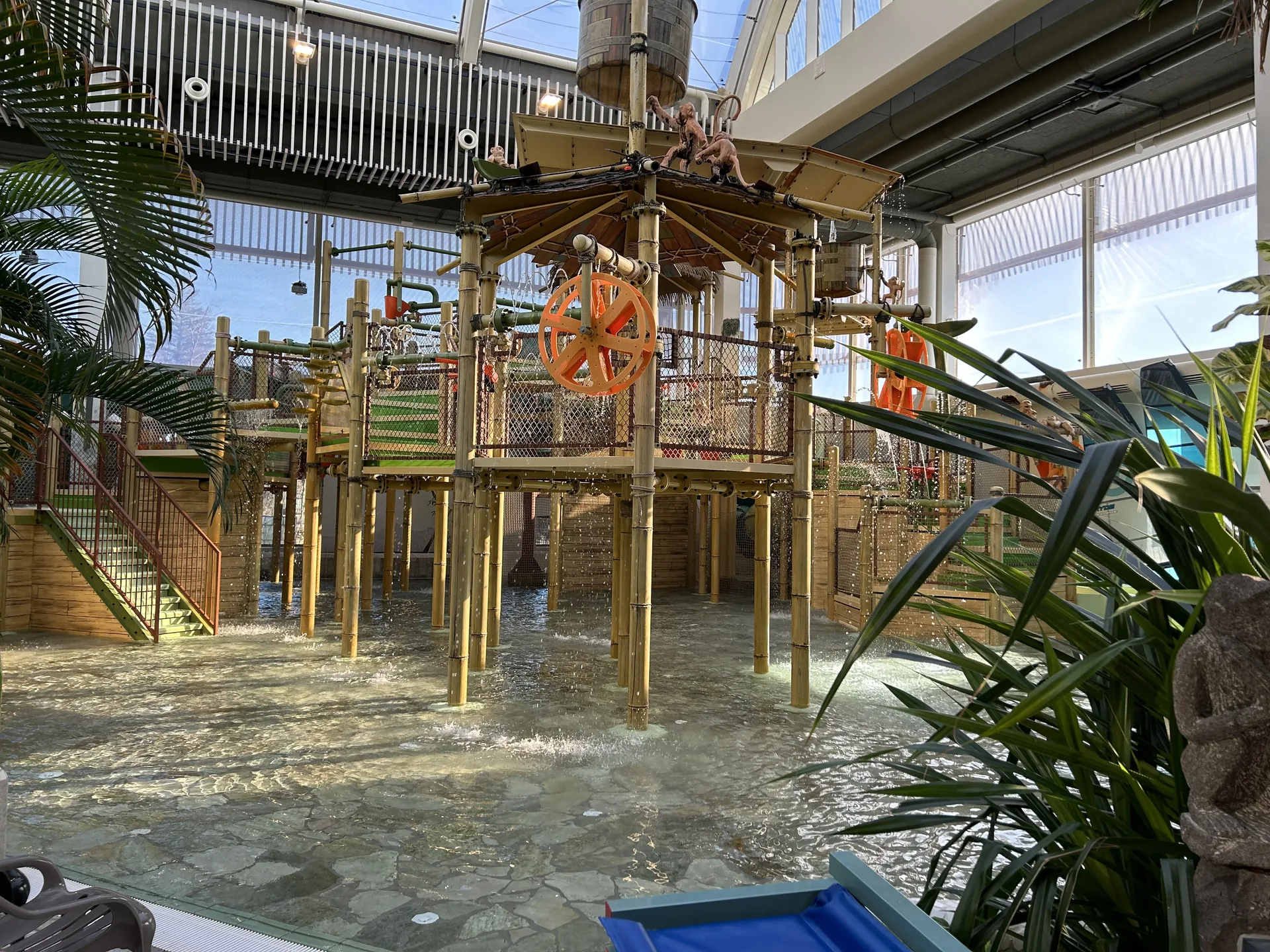 Zweiter Blick auf das Waterplayhouse im Aqua Mundo des Center Parcs Park Allgäu