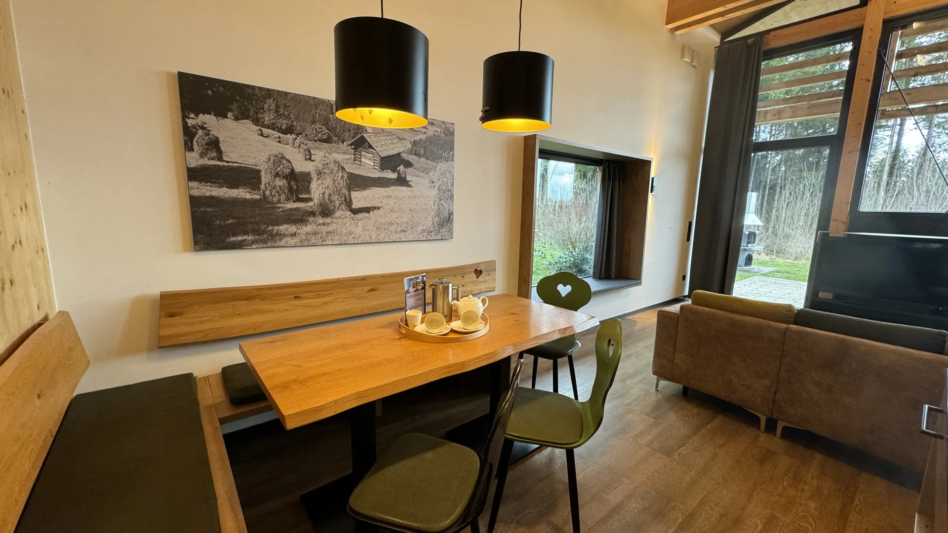 Essbereich im Exclusive-Ferienhaus mit großem Tisch