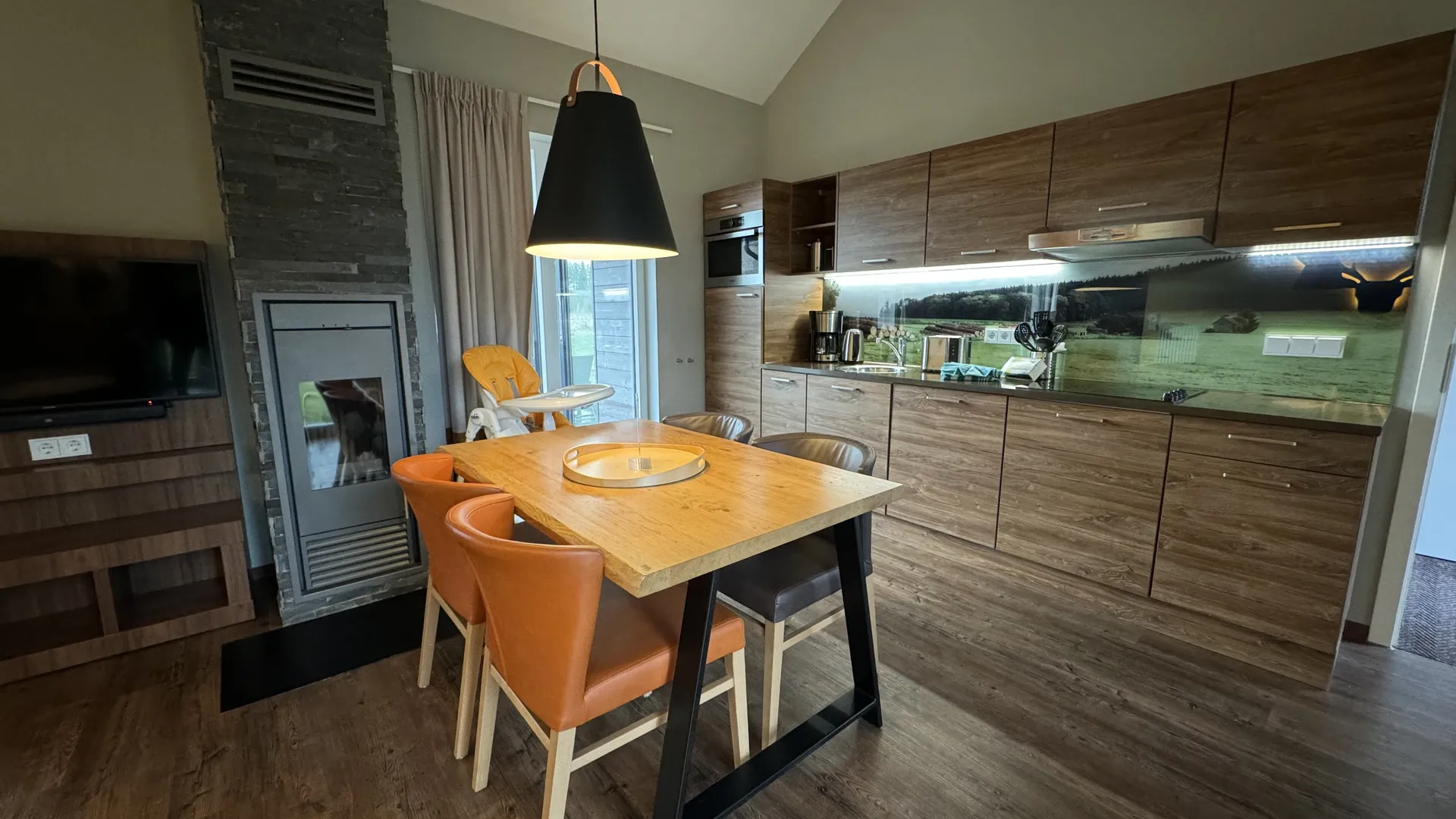 Küche im VIP-Ferienhaus mit Kochinsel im Center Parcs Park Allgäu