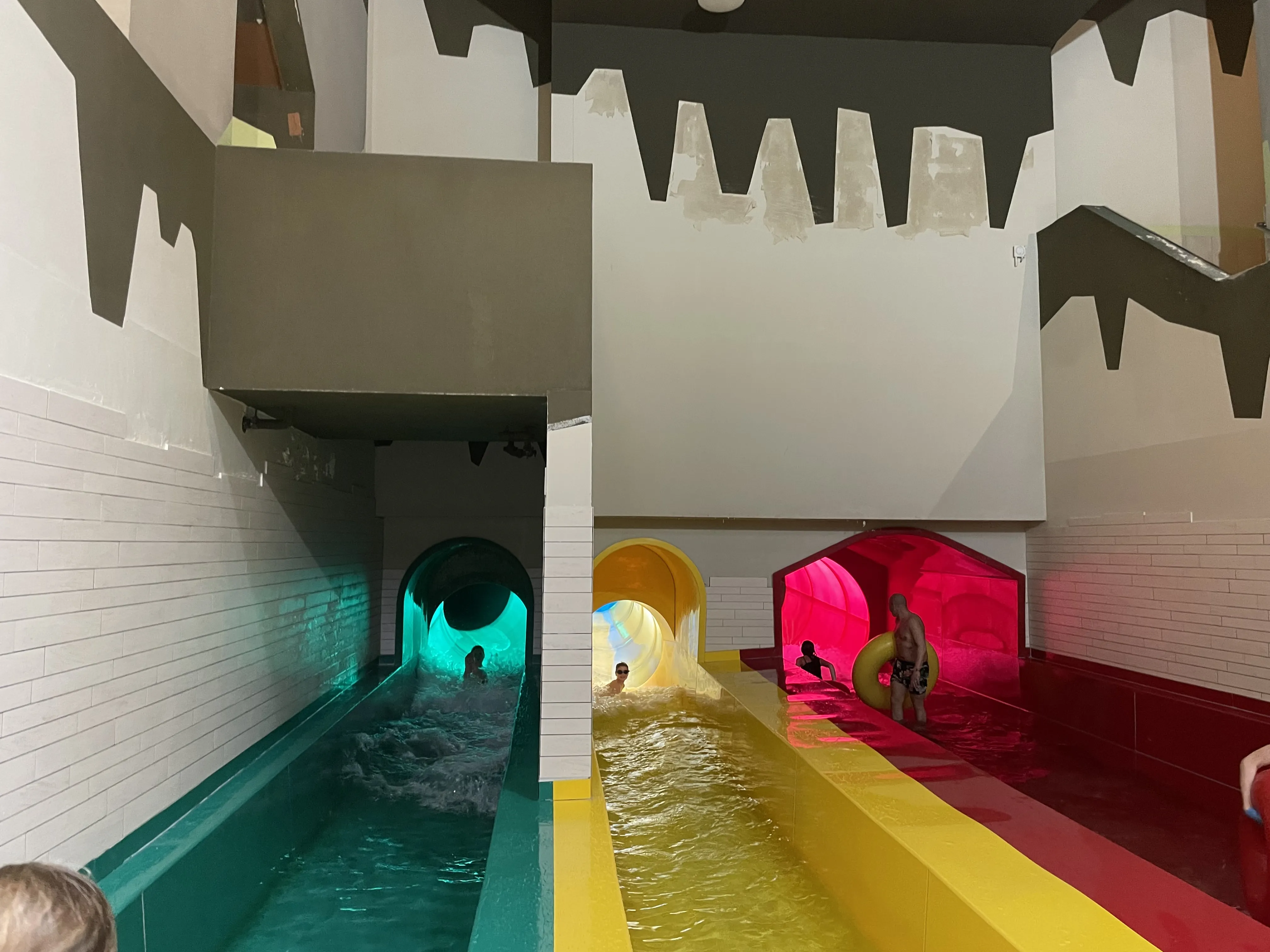 Die Riesenrutschen im unteren Bereich des Aqua Mundo