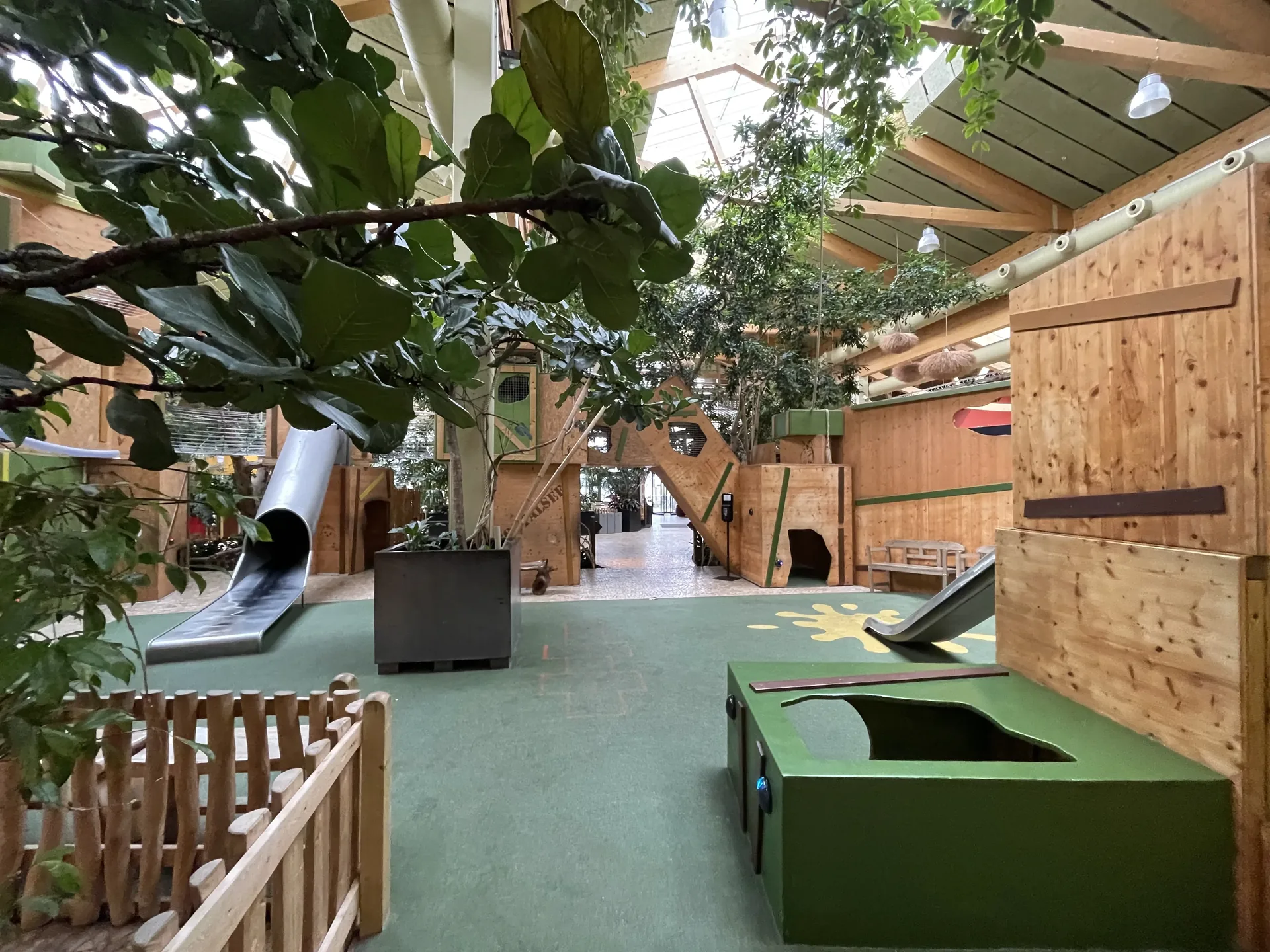 Der kleine Indoor-Spielbereich im Market Dome des Center Parcs Park Bostalsee ersetzt keinen richtigen Indoorspielplatz