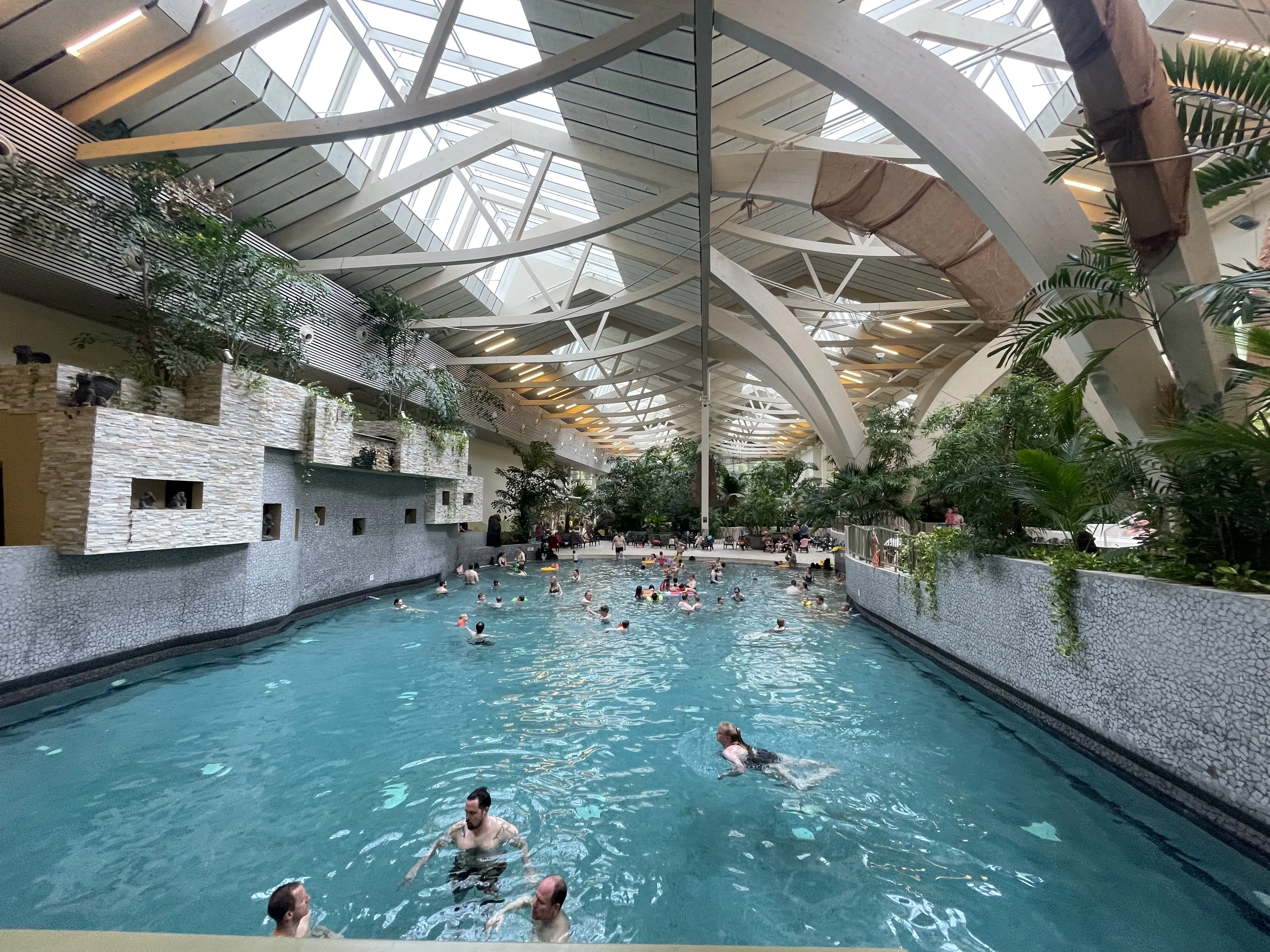 Das Hauptbecken aus einer anderen Perspektive