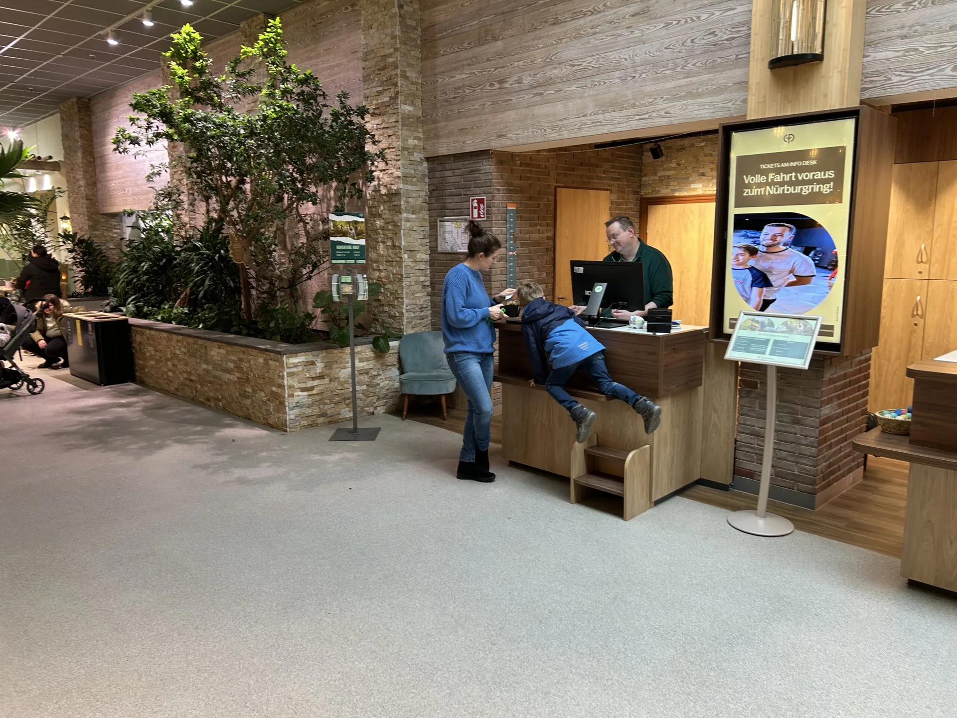 Familienurlaub im Center Parcs Park Eifel mit Kindern im Schnee