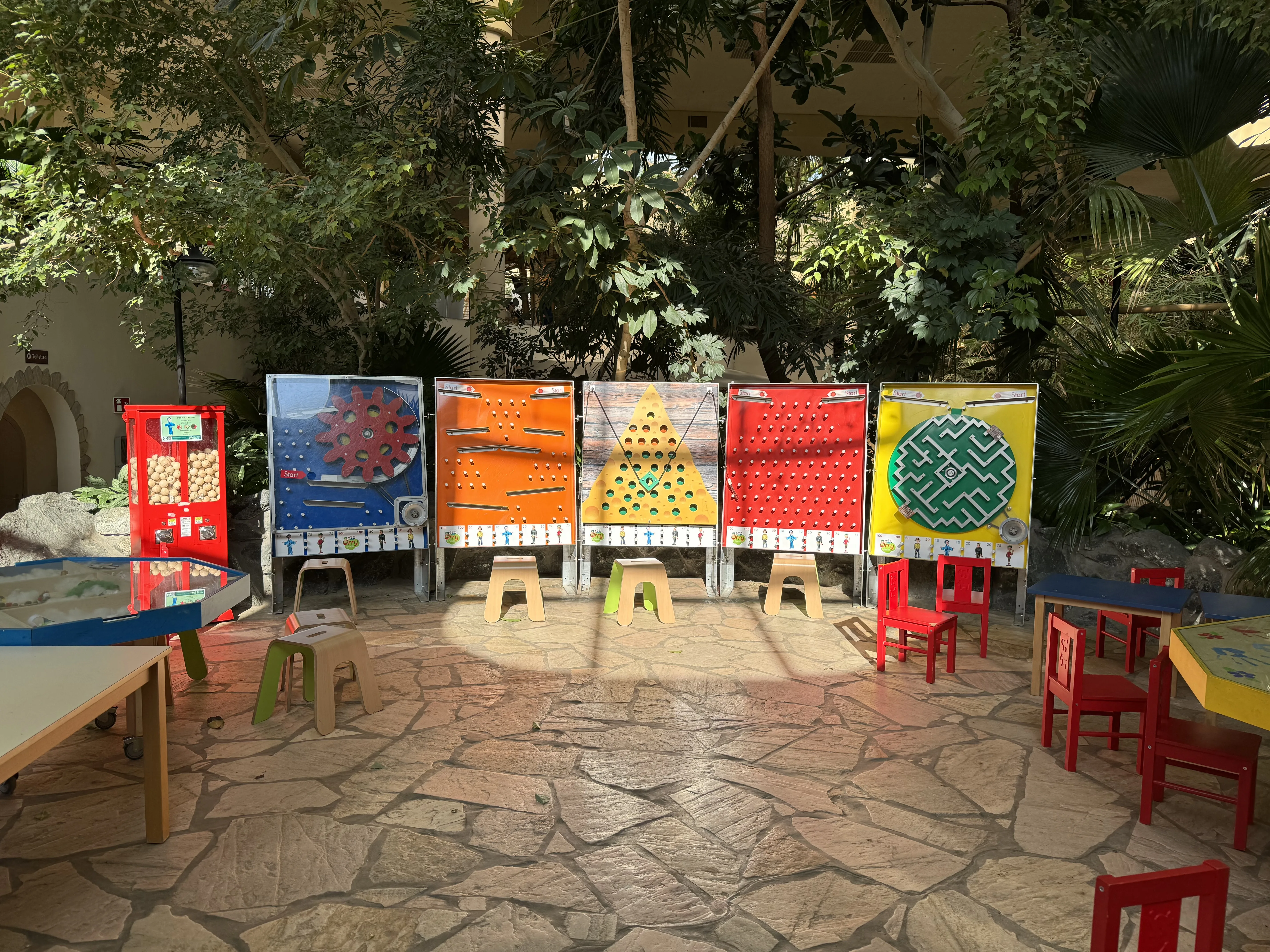 Die Spielecke im Market Dome – Spielwände für die Kleinsten