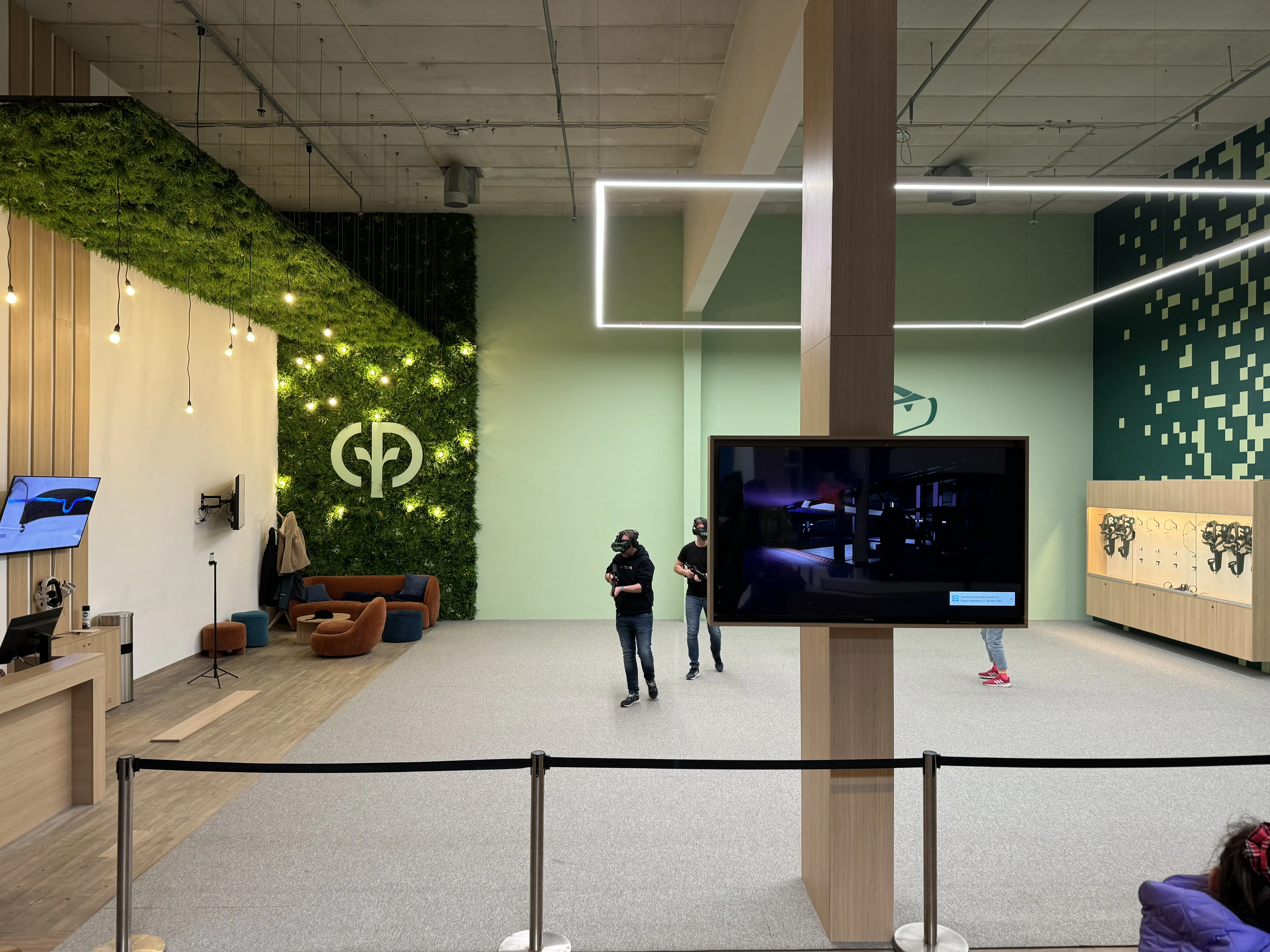 Das VR-Erlebnis – modern, aber die große Halle wirkt etwas leer