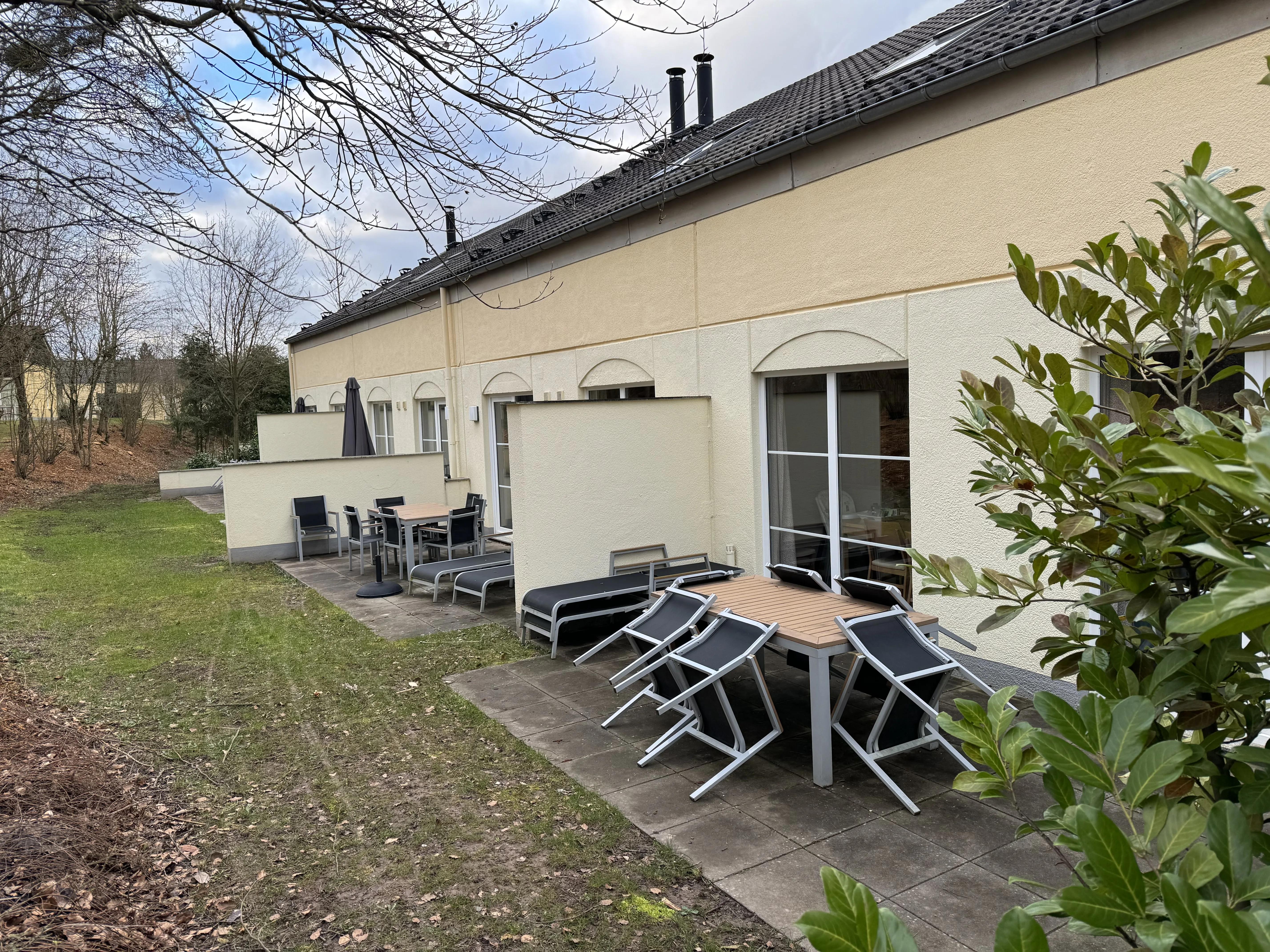 Die Premium-Terrasse – deutlich geräumiger als beim Comfort-Ferienhaus