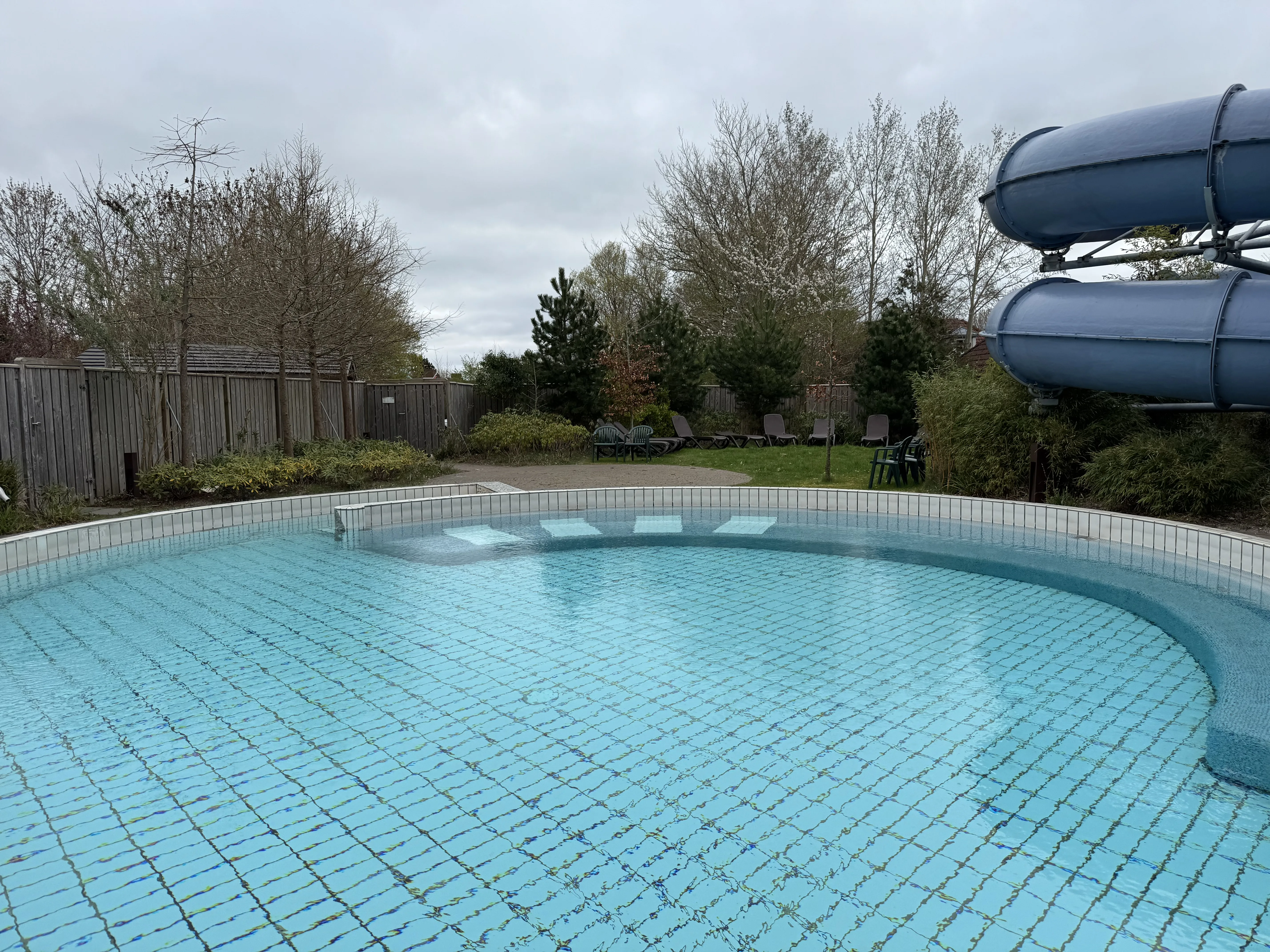 Das Aqua Mundo von außen – tropisches Badevergnügen an der Nordsee