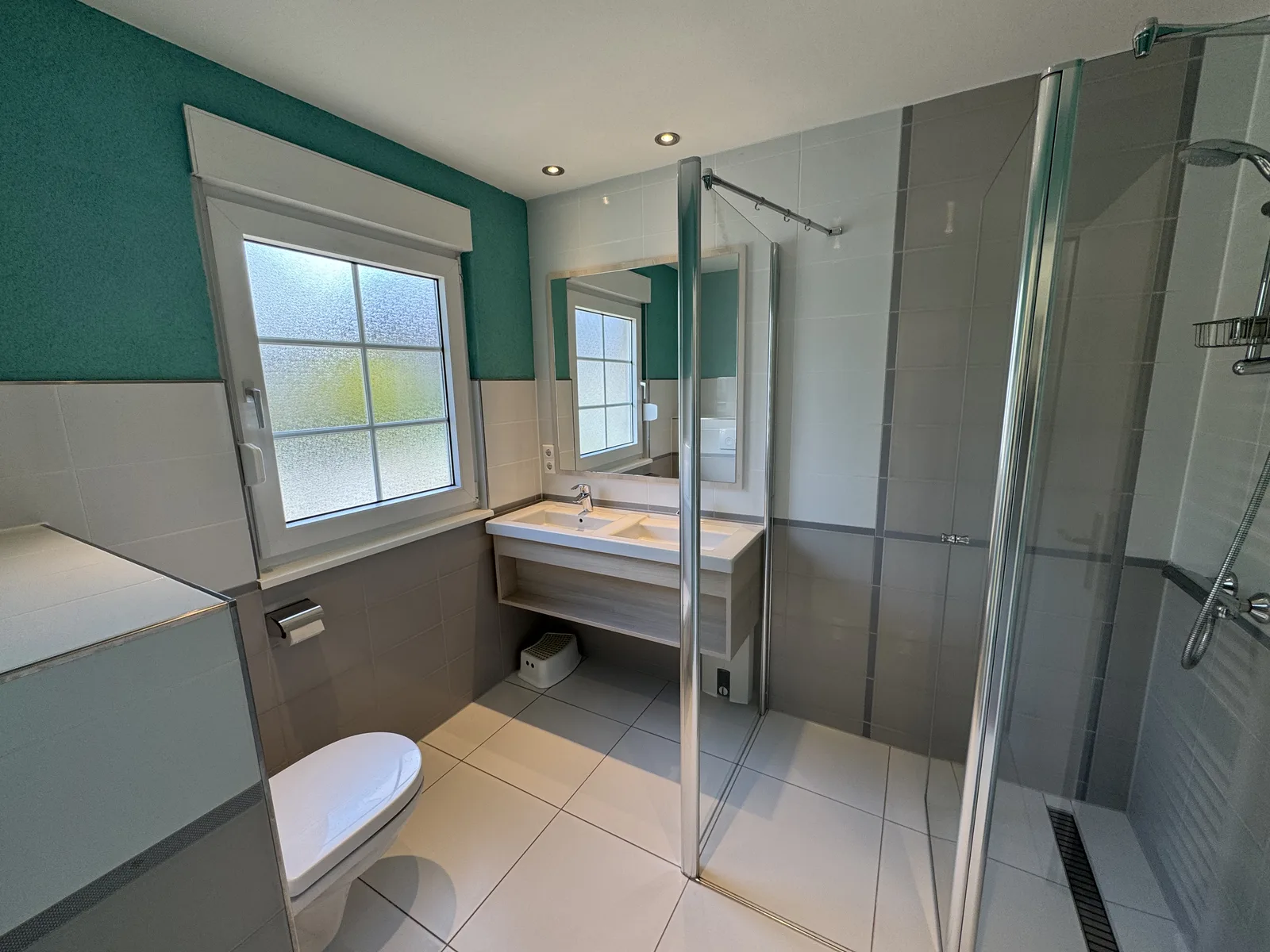 Badezimmer nach der Renovierung 2022 – modern und sauber