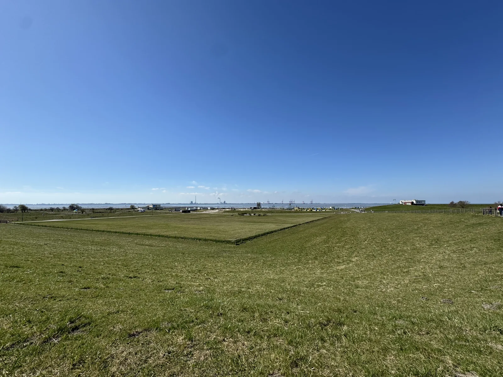 Das Watt am Friesenstrand – kein klassischer Badestrand, aber mit eigenem Charme