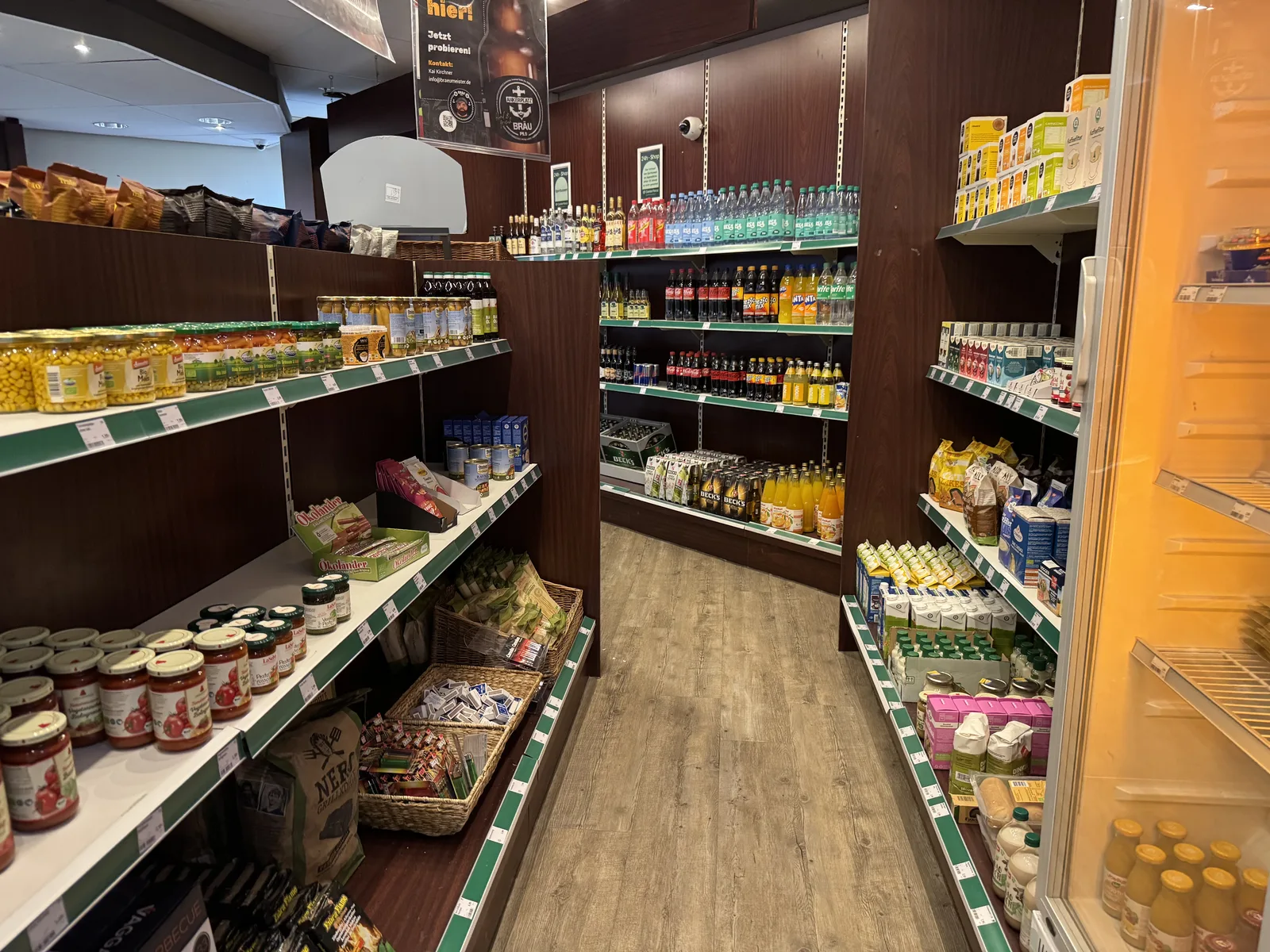 Der Shop im Market Dome – gut sortiert mit Getränken, Lebensmitteln und allem für den täglichen Bedarf