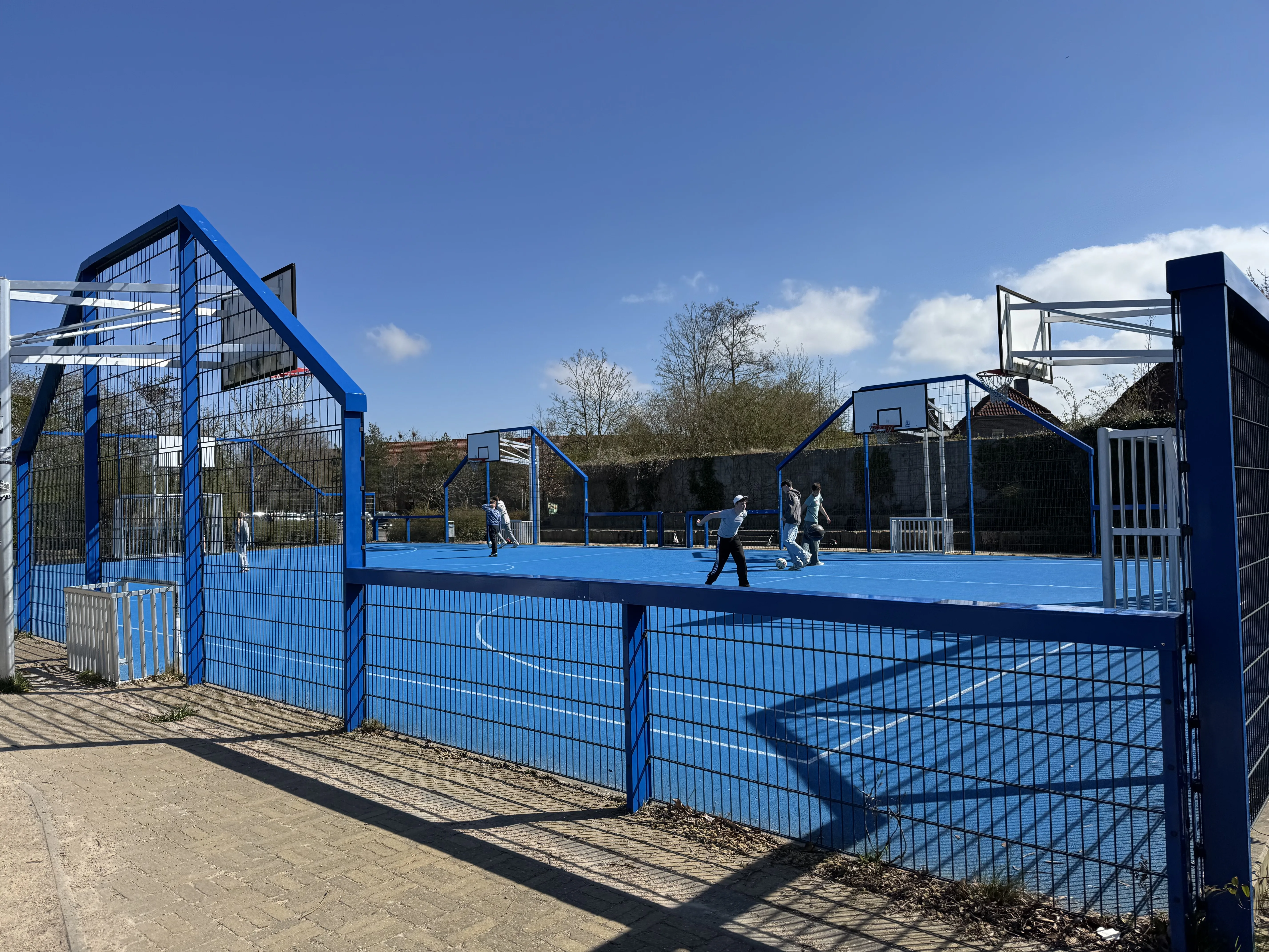 Das Multifunktions-Sportfeld für Basketball, Fußball und mehr