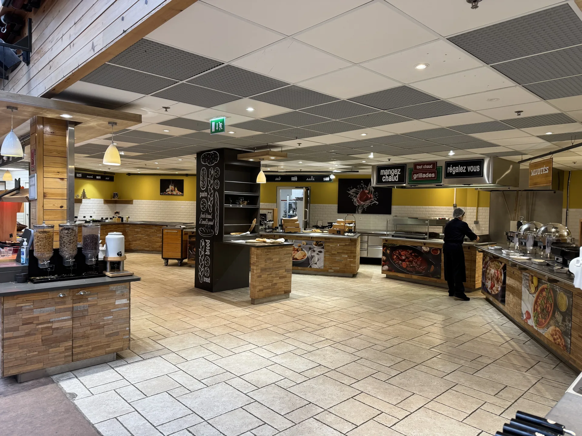 Buffet-Angebot im Restaurant des Center Parcs Le Lac d'Ailette