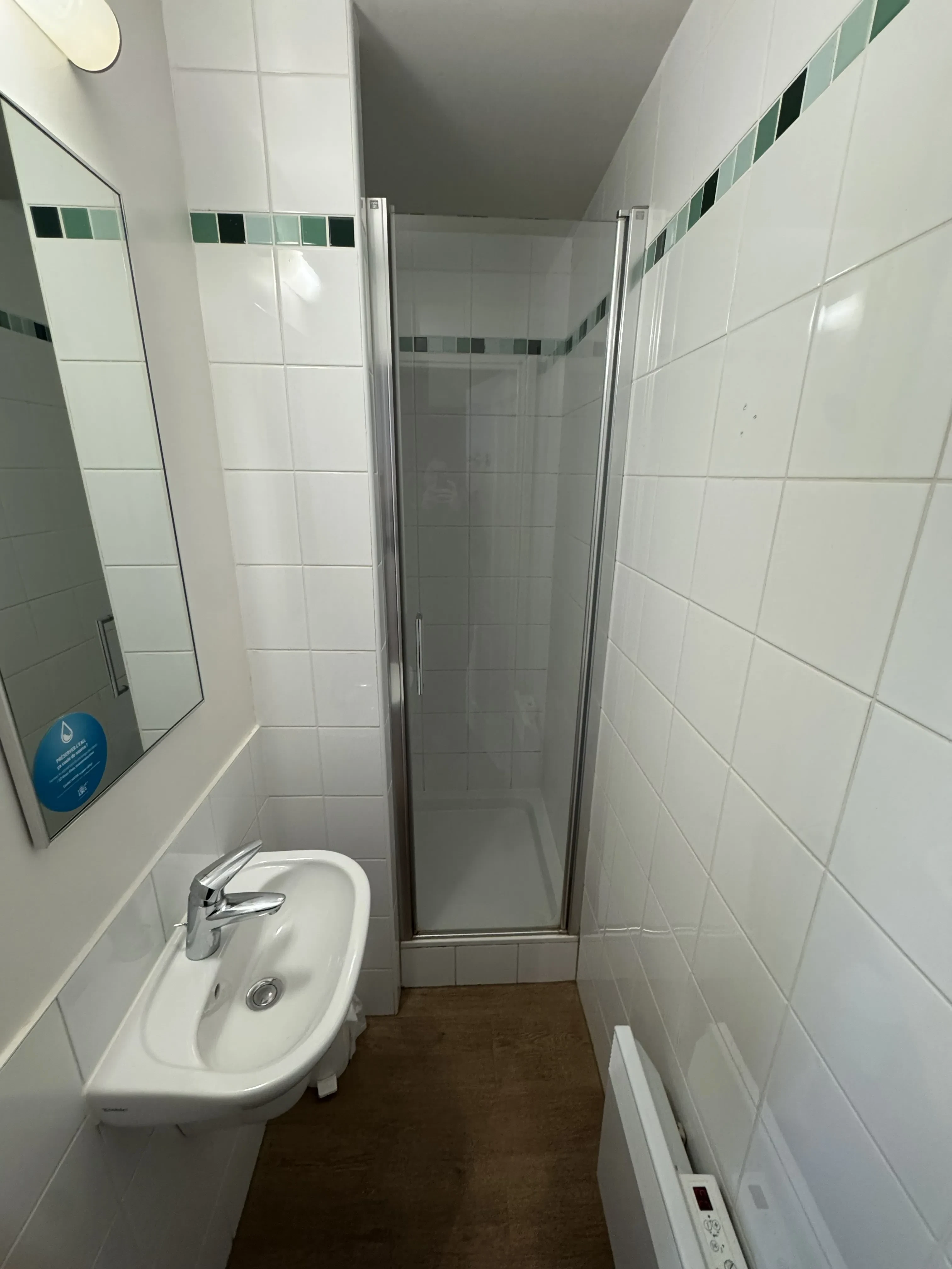 Zweites Duschbad im Premium Lakeside Ferienhaus Le Lac d'Ailette