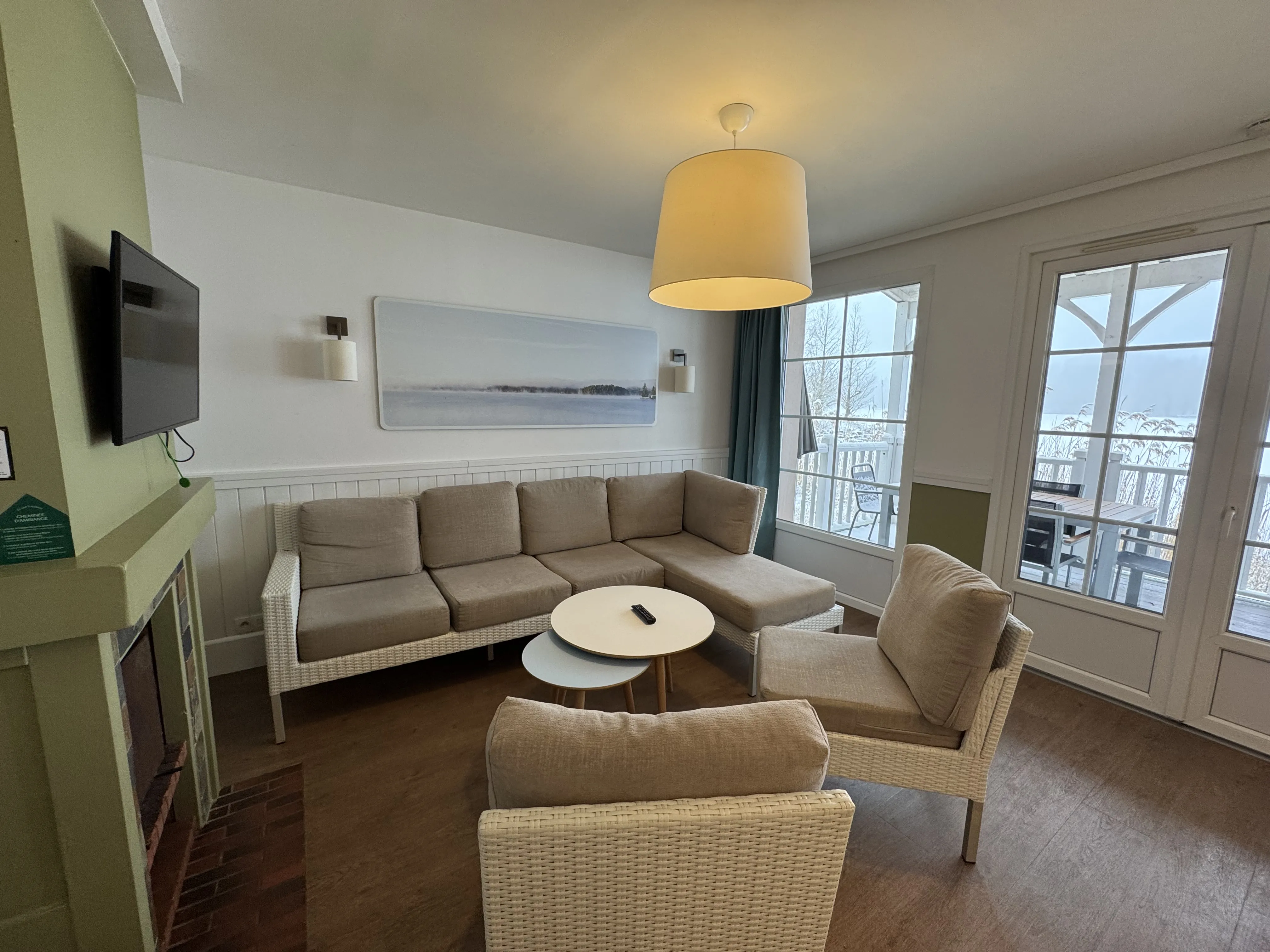 Wohnzimmer im Premium Ferienhaus Le Lac d'Ailette mit Sitzgruppe