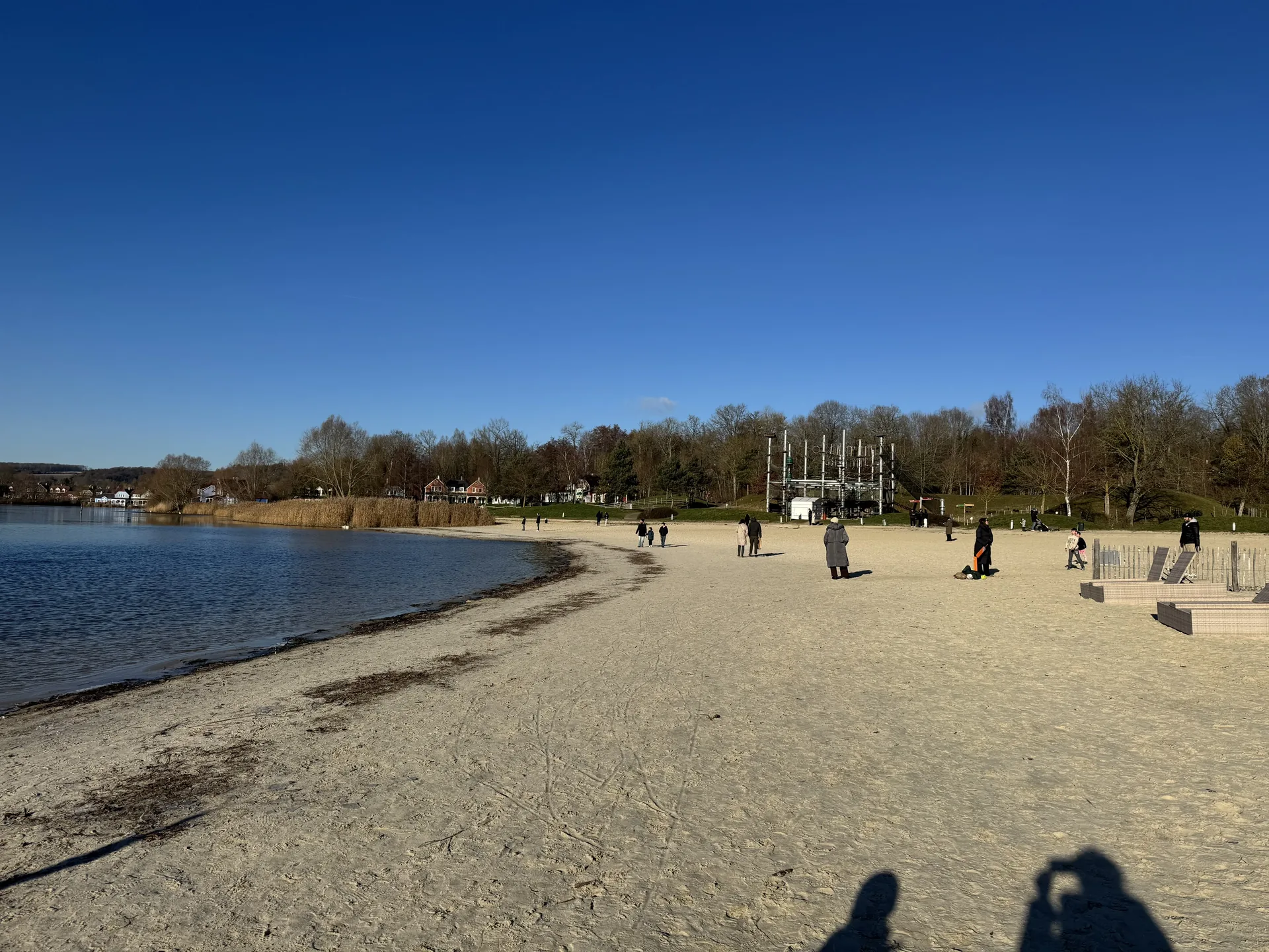 Strand an der Strandbar des Le Lac d'Ailette im Winter