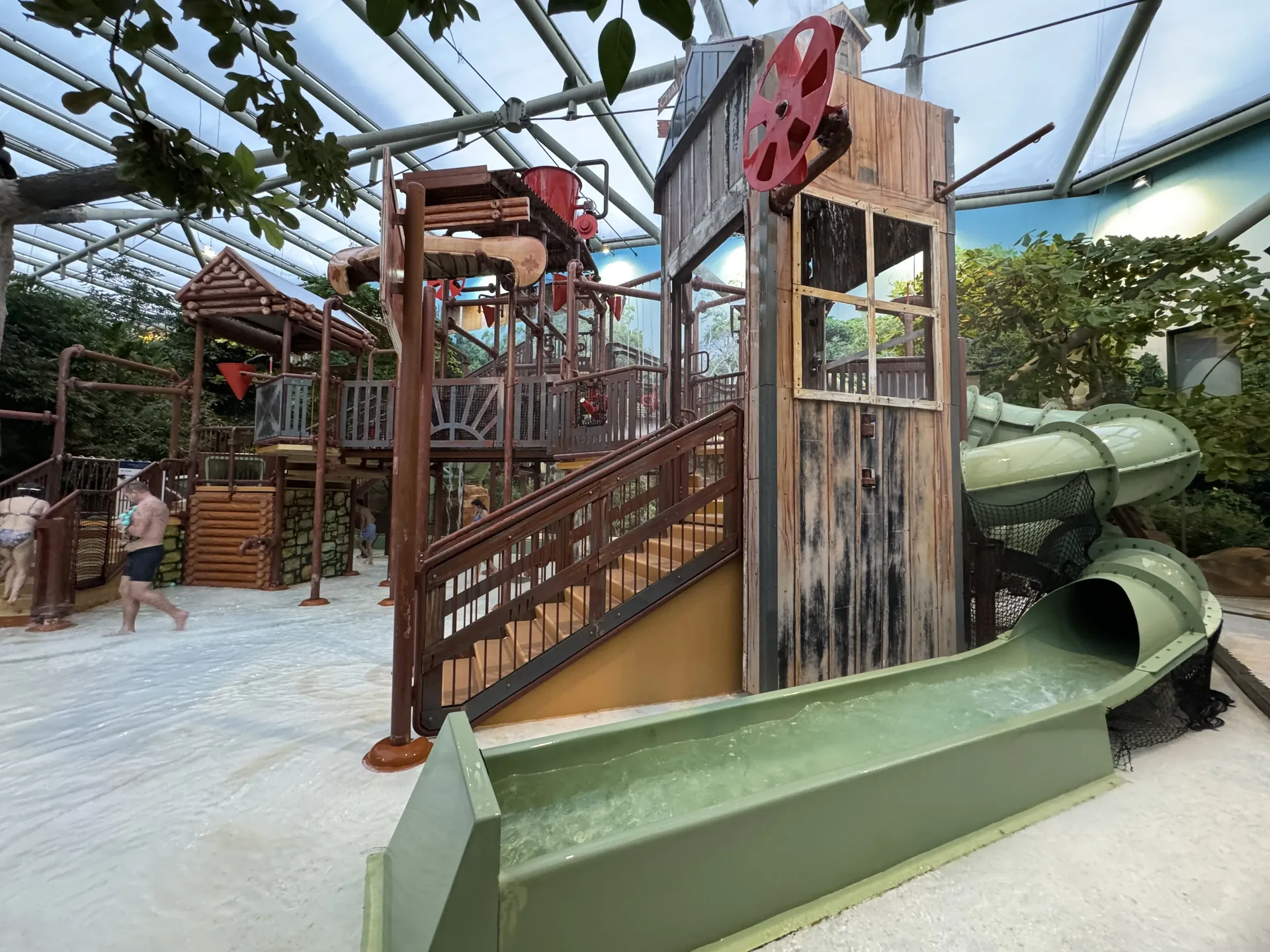 Waterplayhouse im Aqua Mundo des Center Parcs Le Lac d’Ailette aus einer anderen Perspektive