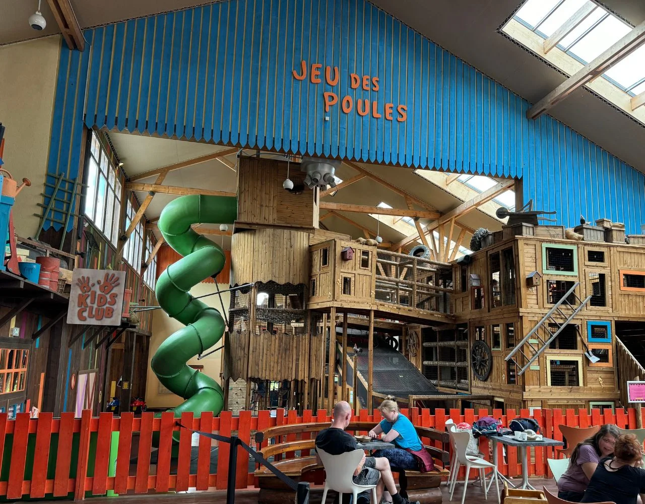 Die Baluba Indoor-Spielwelt im Center Parcs Les Trois Forêts