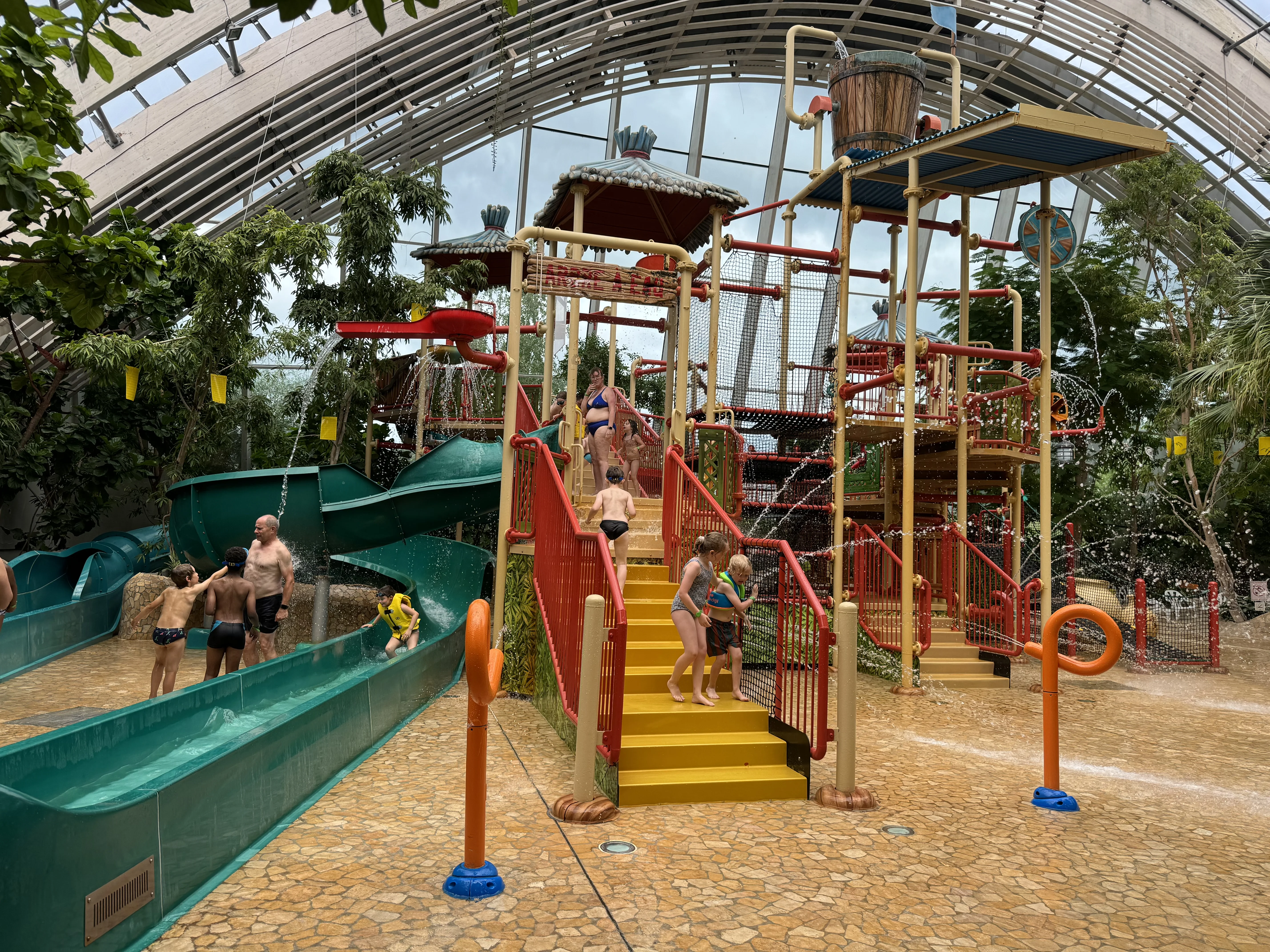 Waterplayhouse im Aqua Mundo des Center Parcs Les Trois Forêts mit Kletter- und Spielelementen