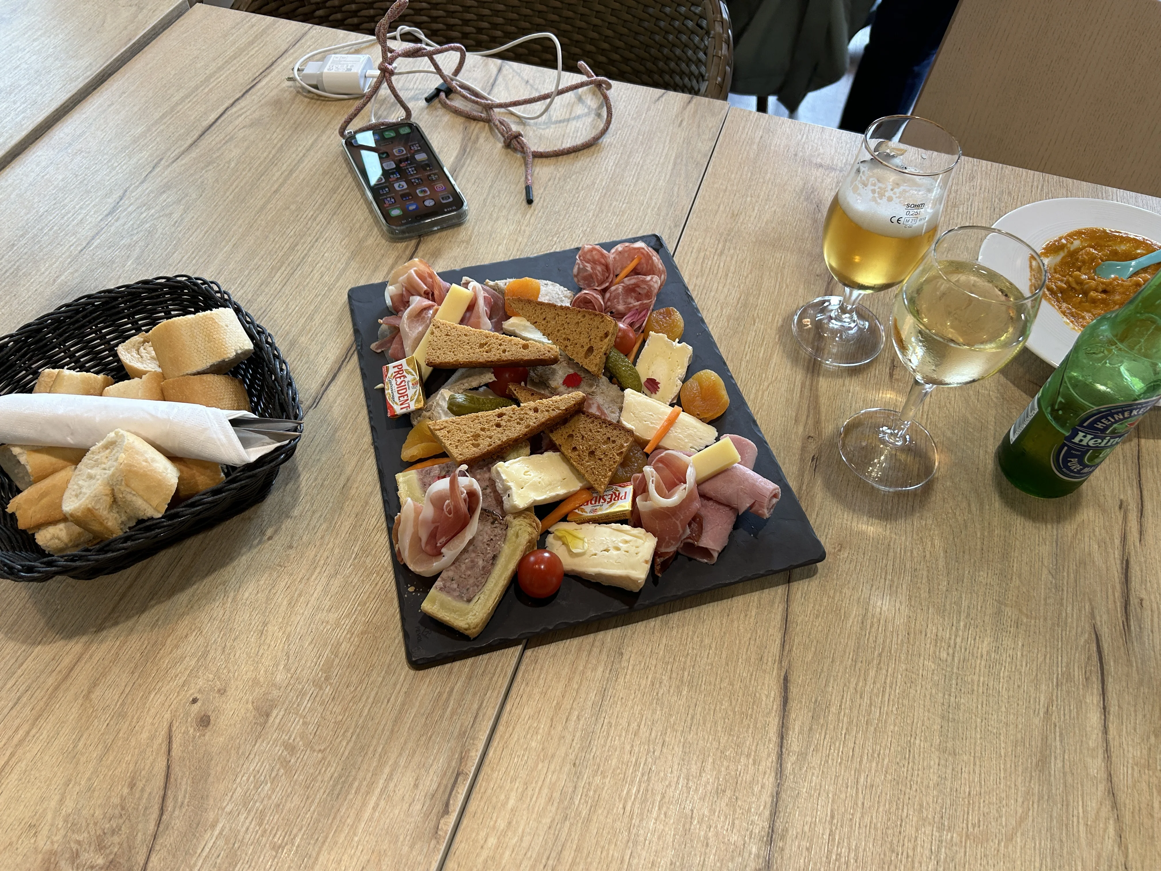 Das Restaurant an der Forest Lodge – etwas gemütlicher als am Market Dome