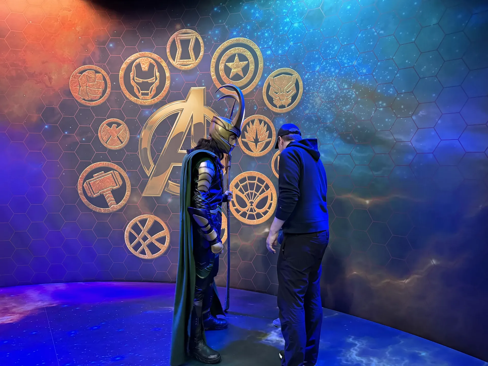 Meet & Greet mit Loki im Avengers Campus im Walt Disney Studios Park