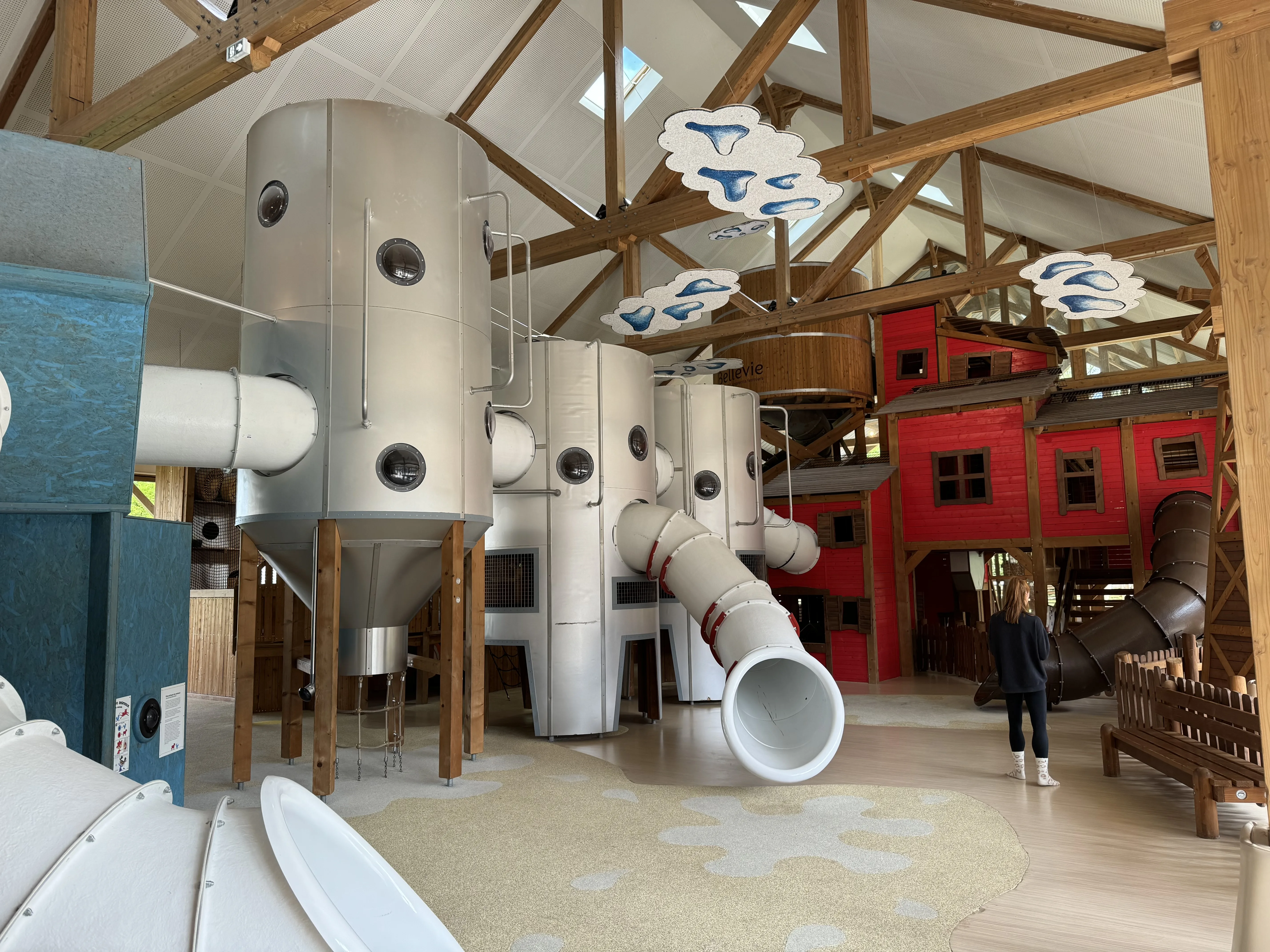 Das Hauptklettergerüst mit mehreren Ebenen