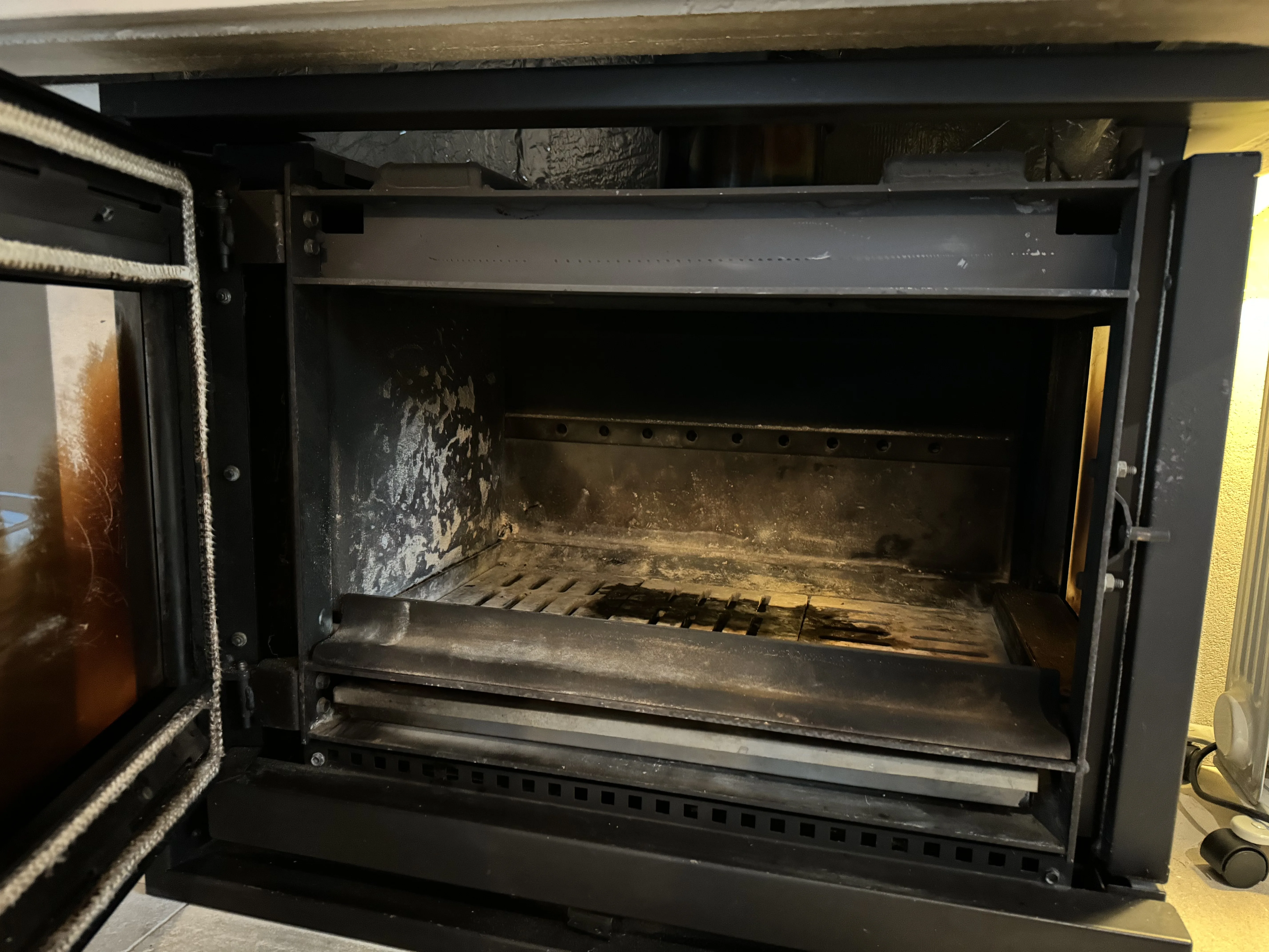 Kamin-Atmosphäre am Abend