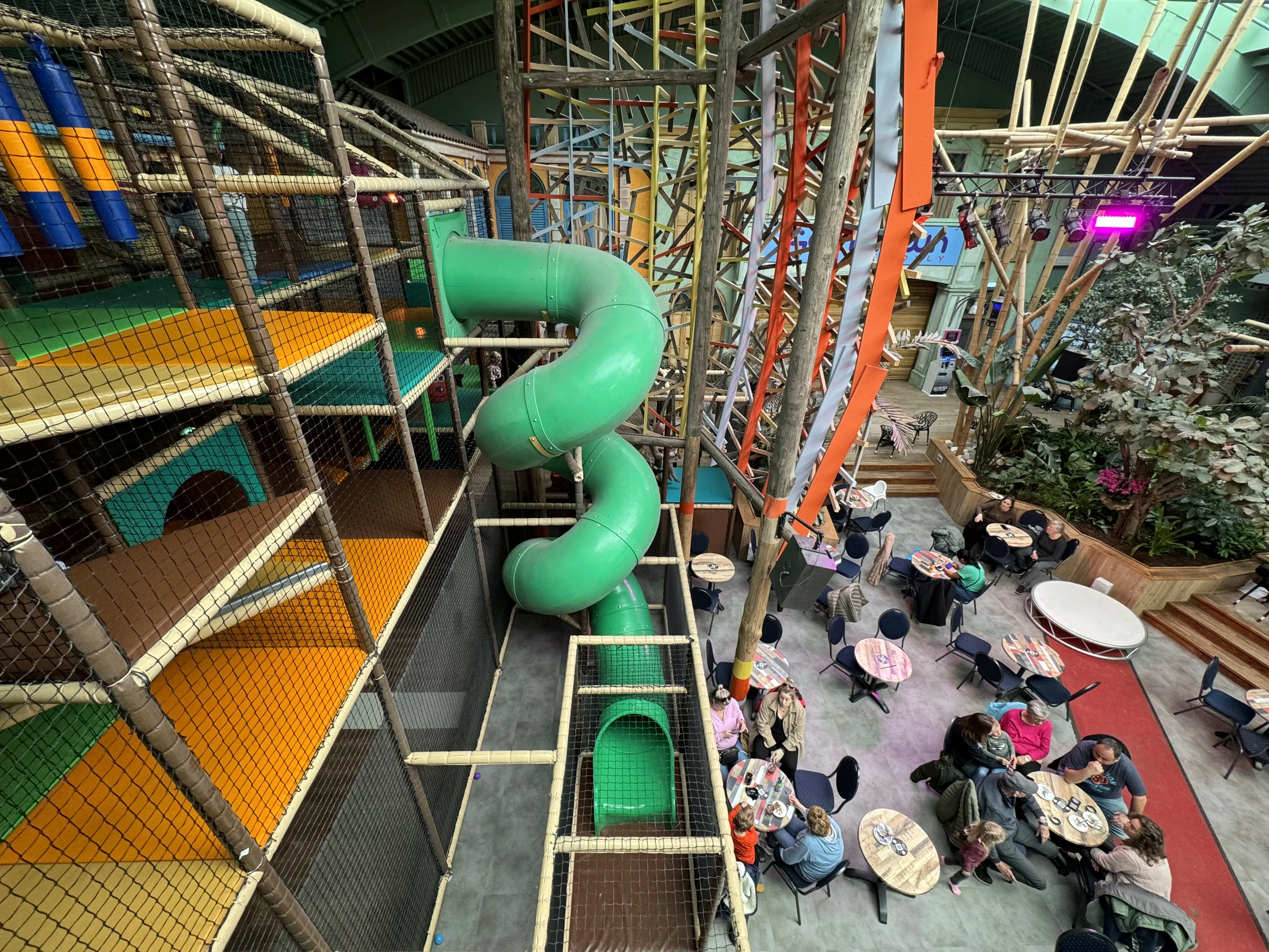 Action Factory und Indoor-Spielplatz im Center Parcs De Eemhof