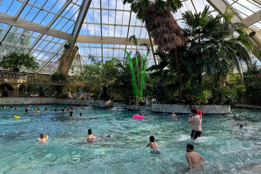 Aqua Mundo im Center Parcs De Eemhof – Erlebnisschwimmbad für die ganze Familie