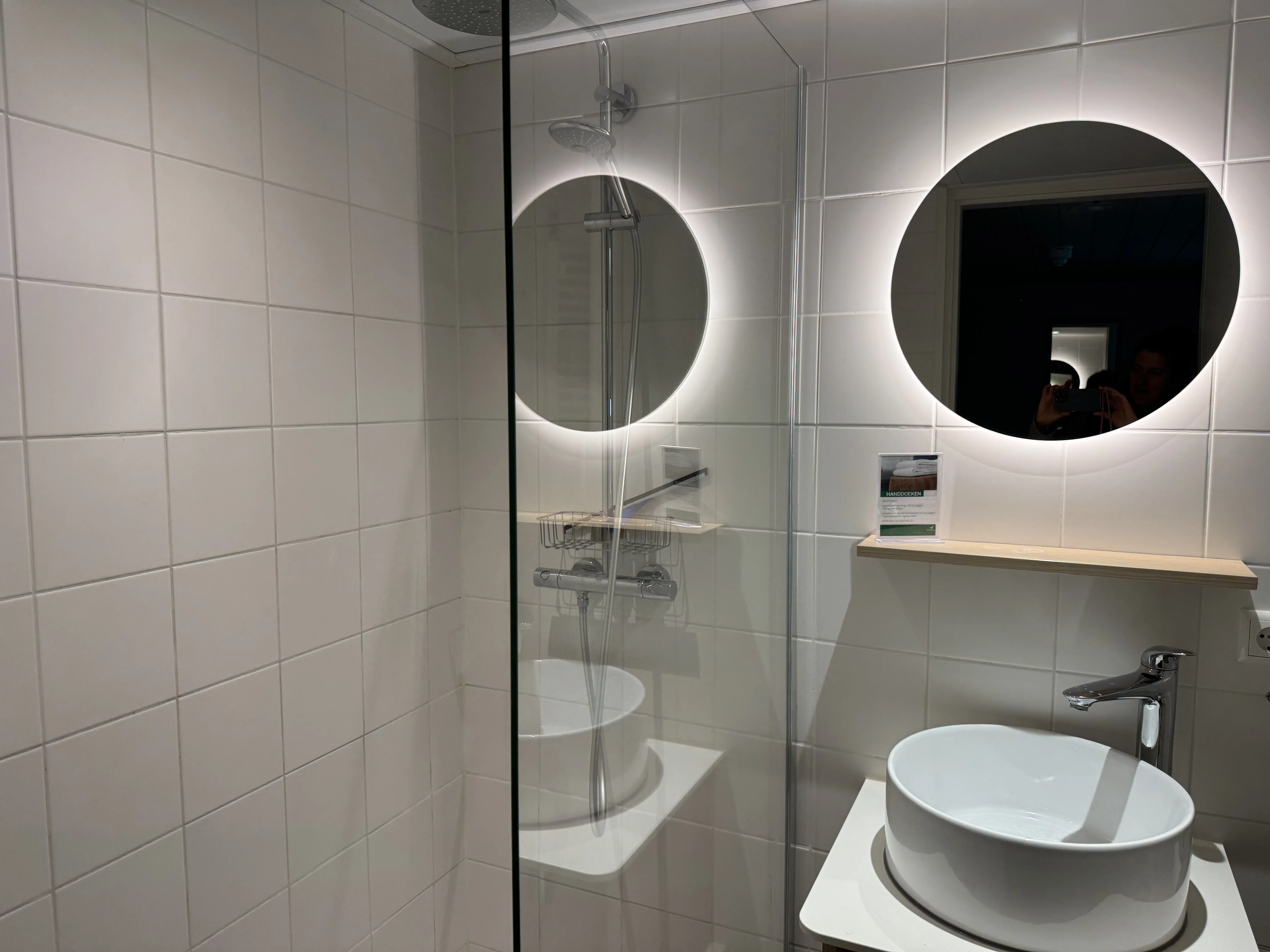 Hotelzimmer Badezimmer