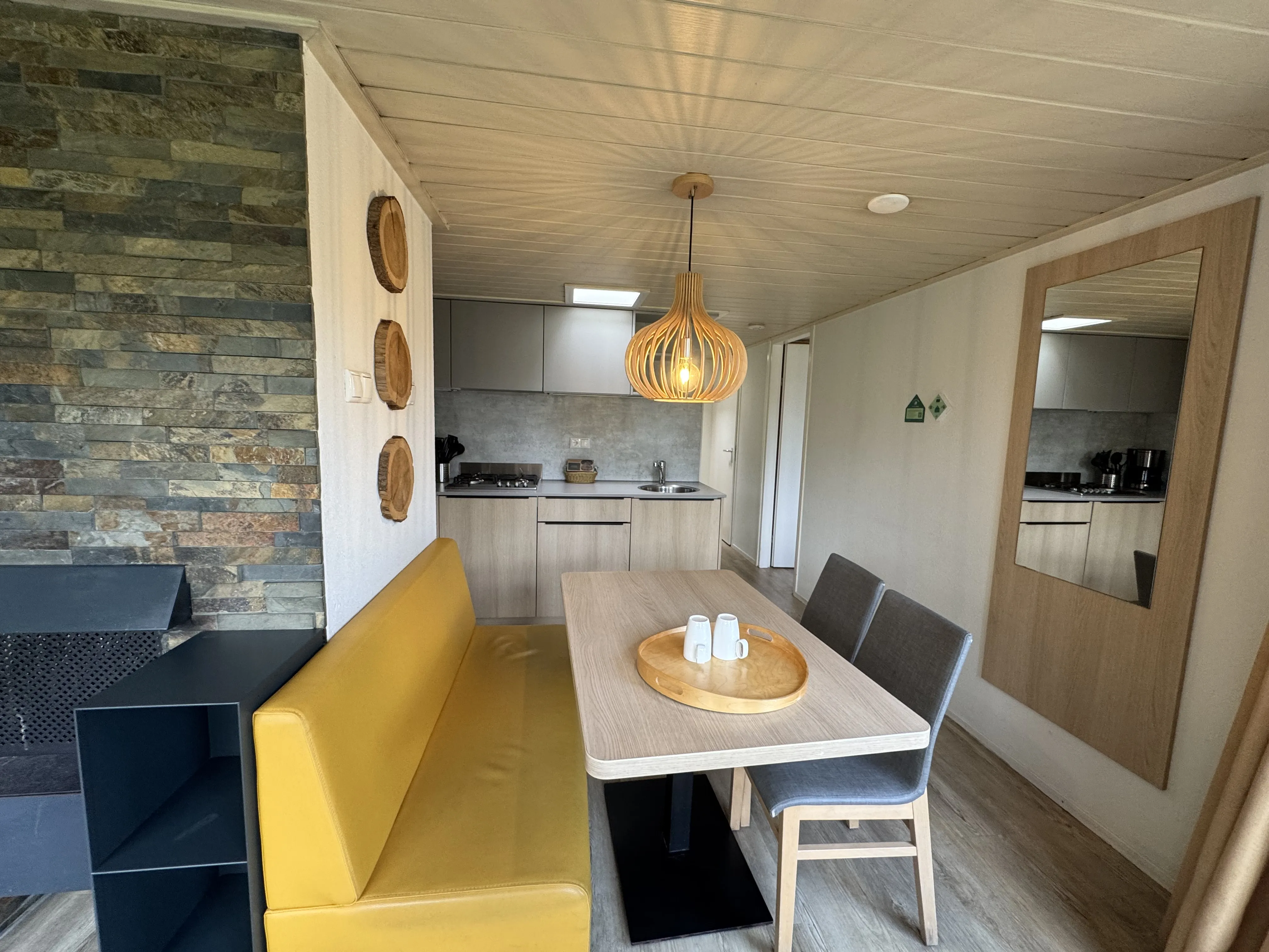 Essbereich und Küche im VIP-Ferienhaus für 4 Personen