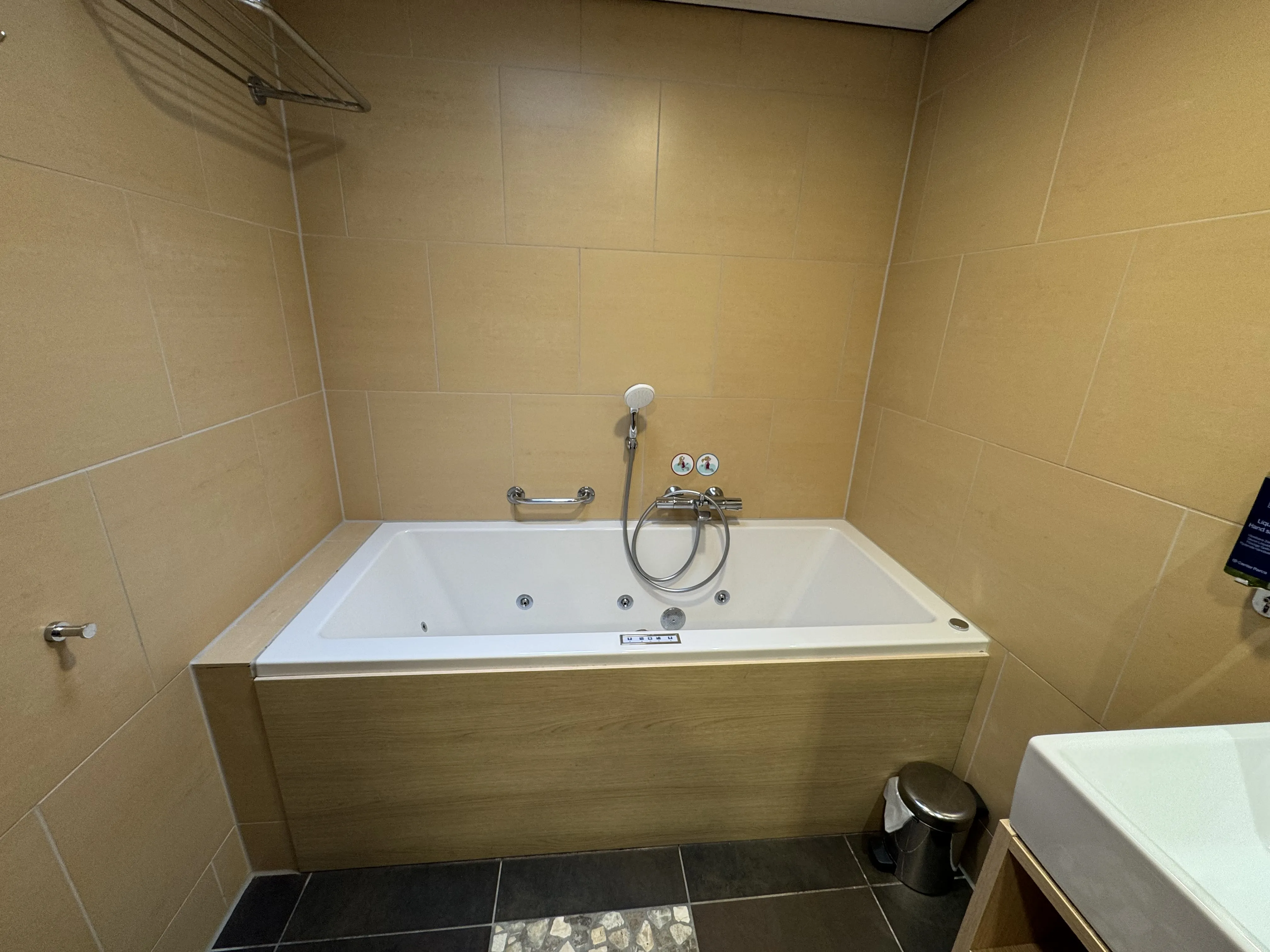 Kleine Sprudelbadewanne im VIP-Ferienhaus für 4 Personen