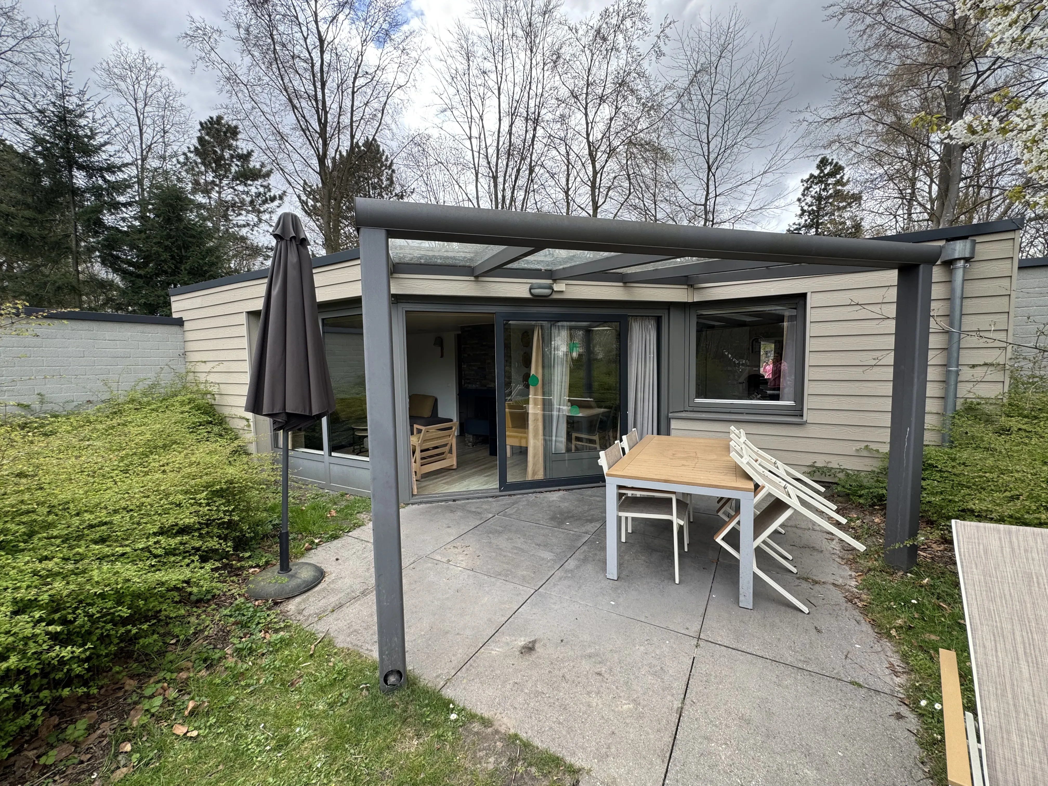 VIP-Ferienhaus für 4 Personen mit Glasterrasse von außen