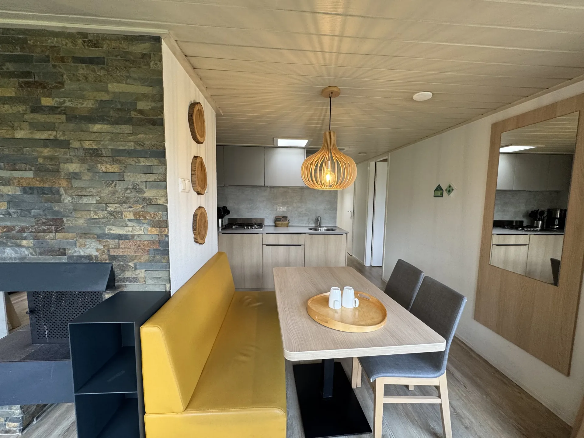 Wohn- und Essbereich im VIP-Ferienhaus für 4 Personen im Überblick