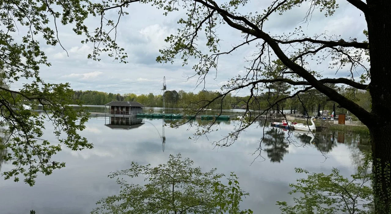 Center Parcs De Kempervennen mit zwei Seen und weitläufiger Ferienanlage in Brabant