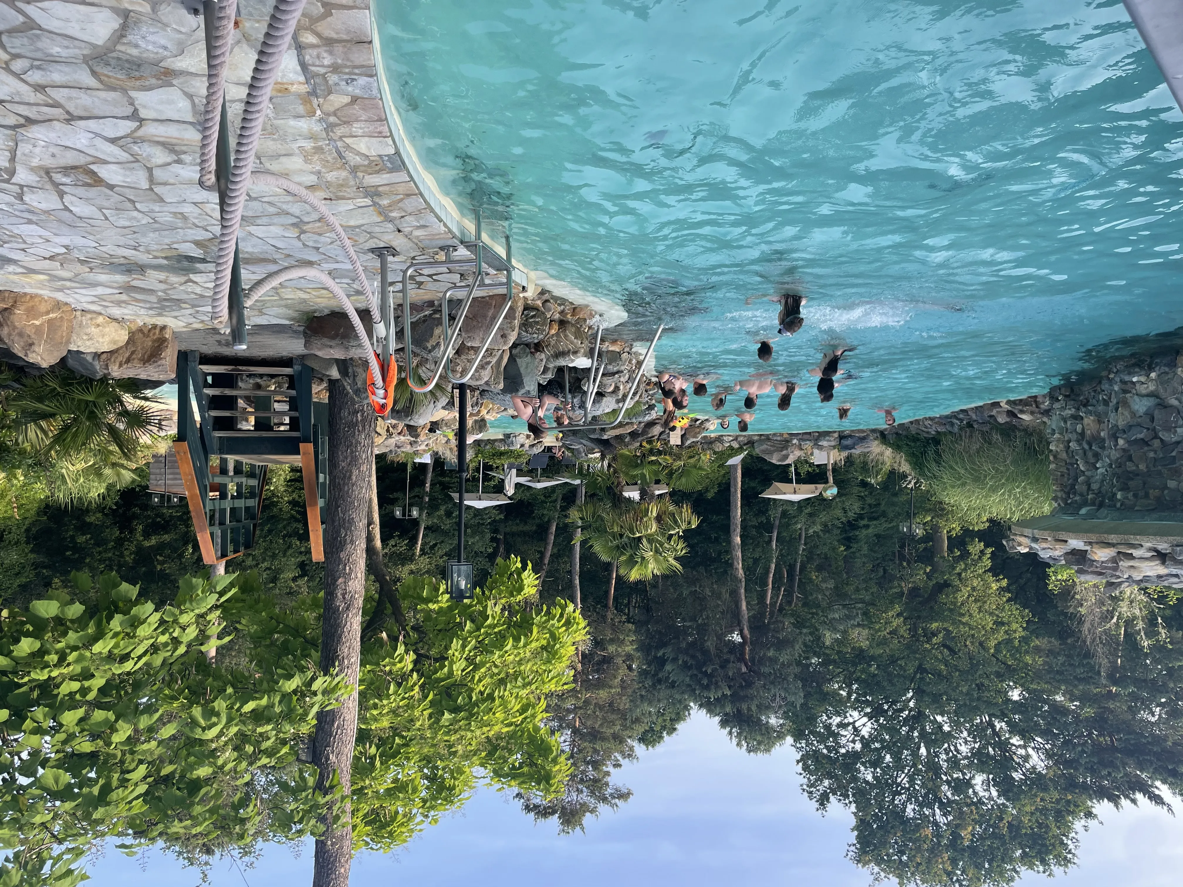 Der Außenbereich – verhältnismäßig groß, aber wenig Liegefläche