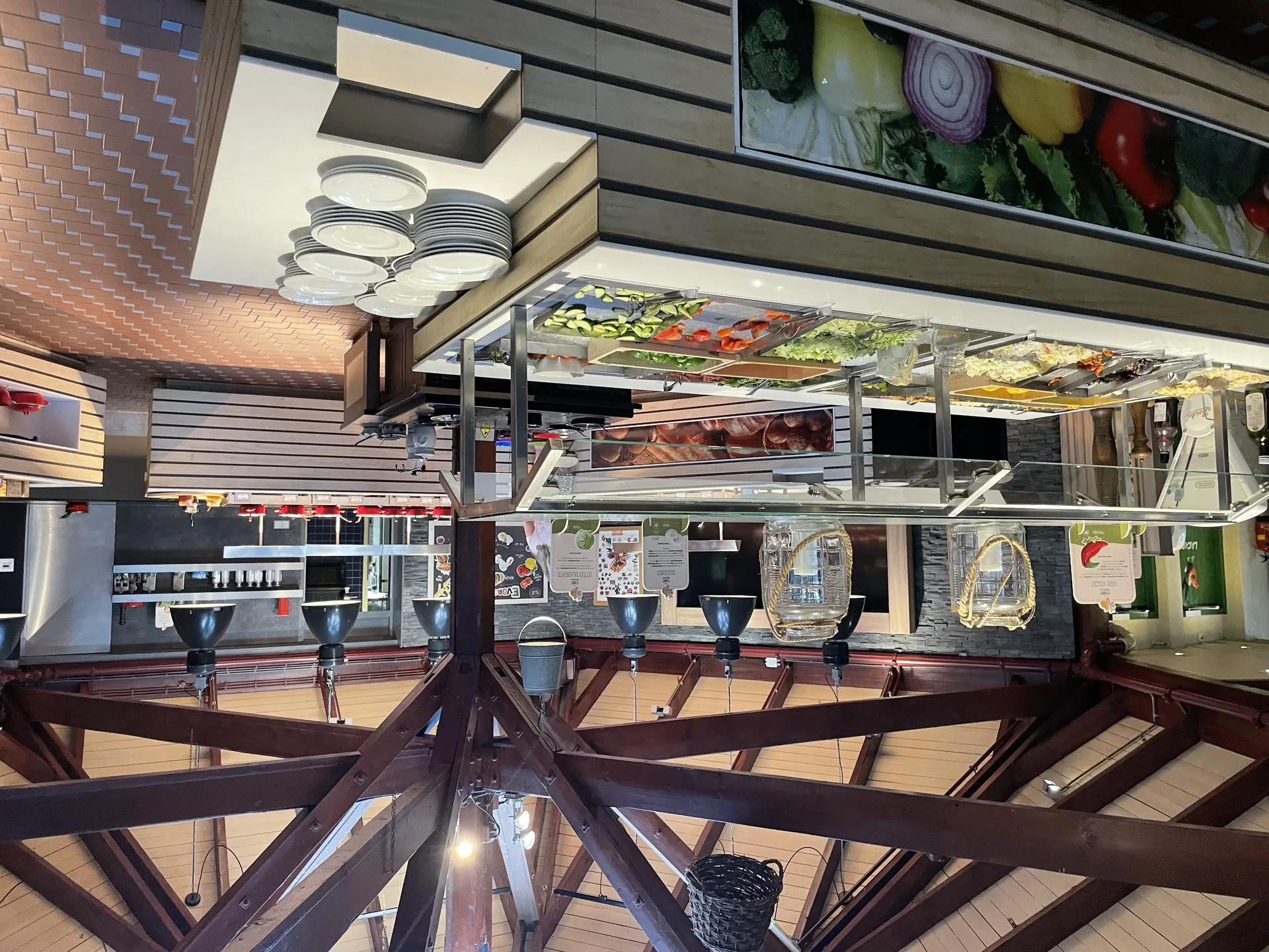 Salatbar im Buffet-Restaurant des Center Parcs Het Heijderbos