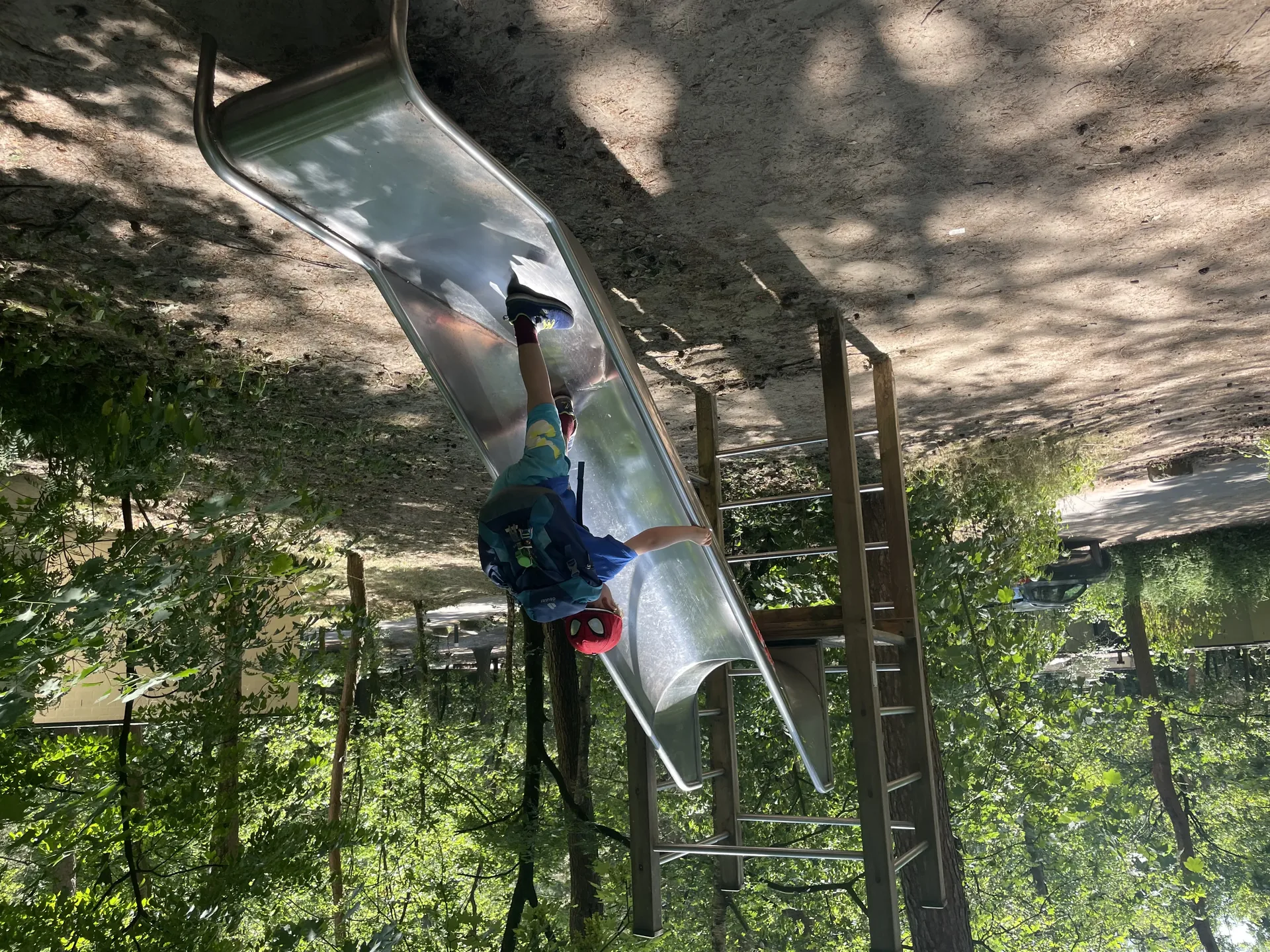 Einer der wenigen kleinen Spielplätze im Park