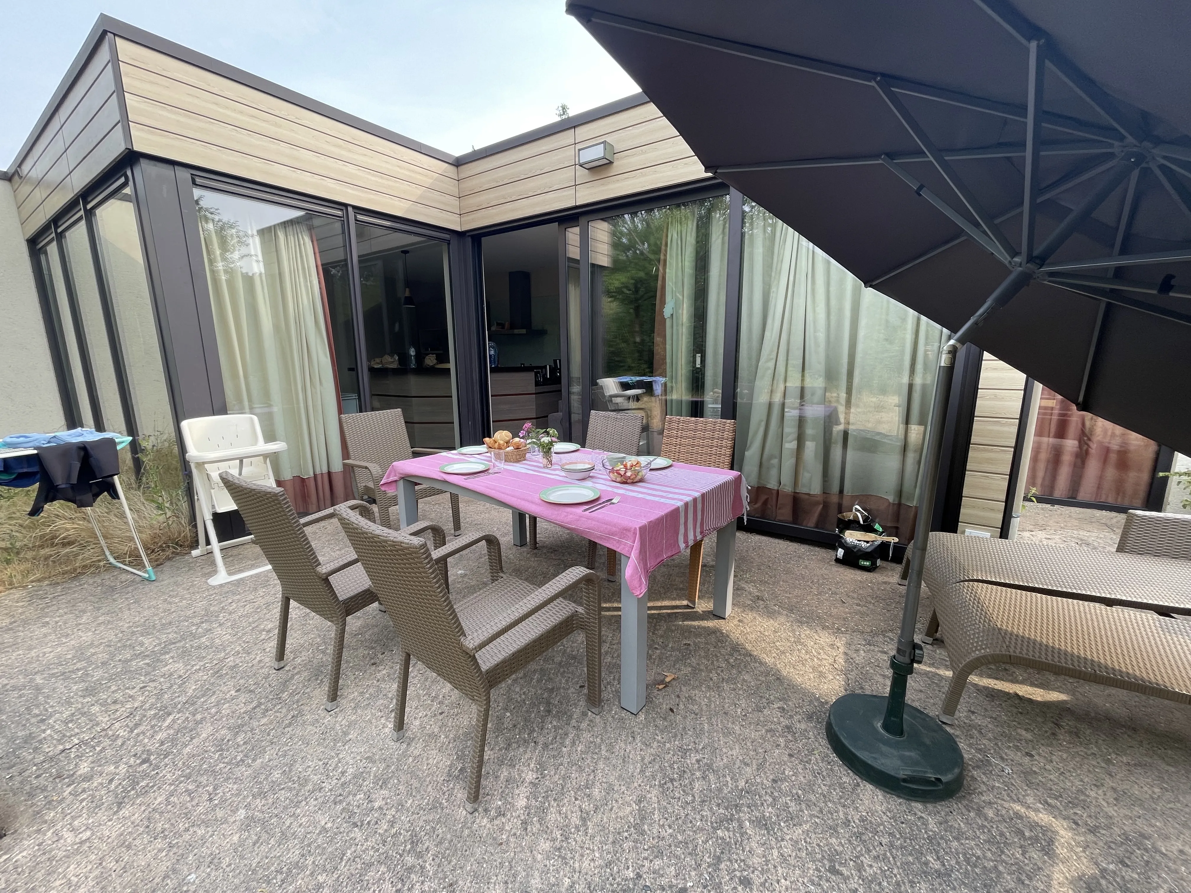 Frühstück auf der Terrasse im VIP Edenhaus