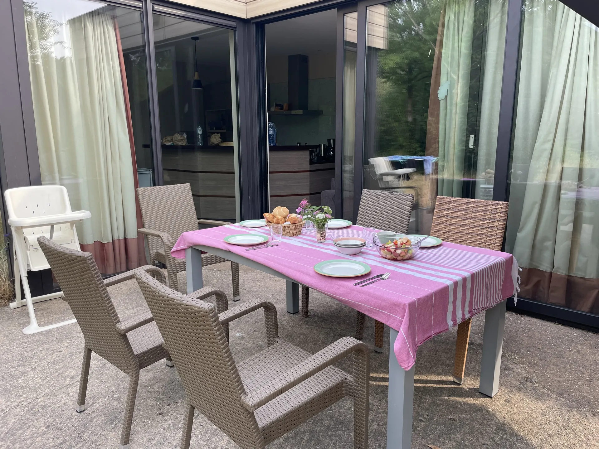 Gedeckte Terrasse eines VIP Eden Ferienhauses im Het Heijderbos