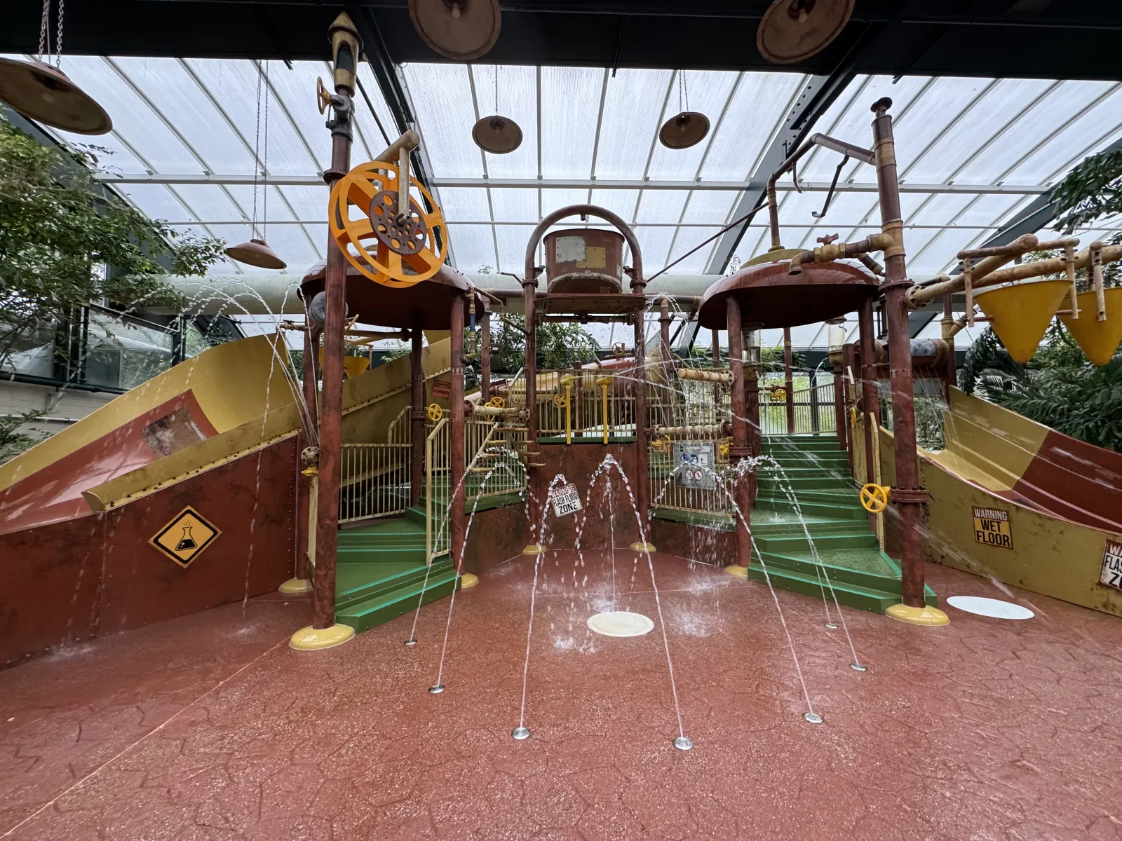 Das Water Playhouse im Kraftwerk-Stil
