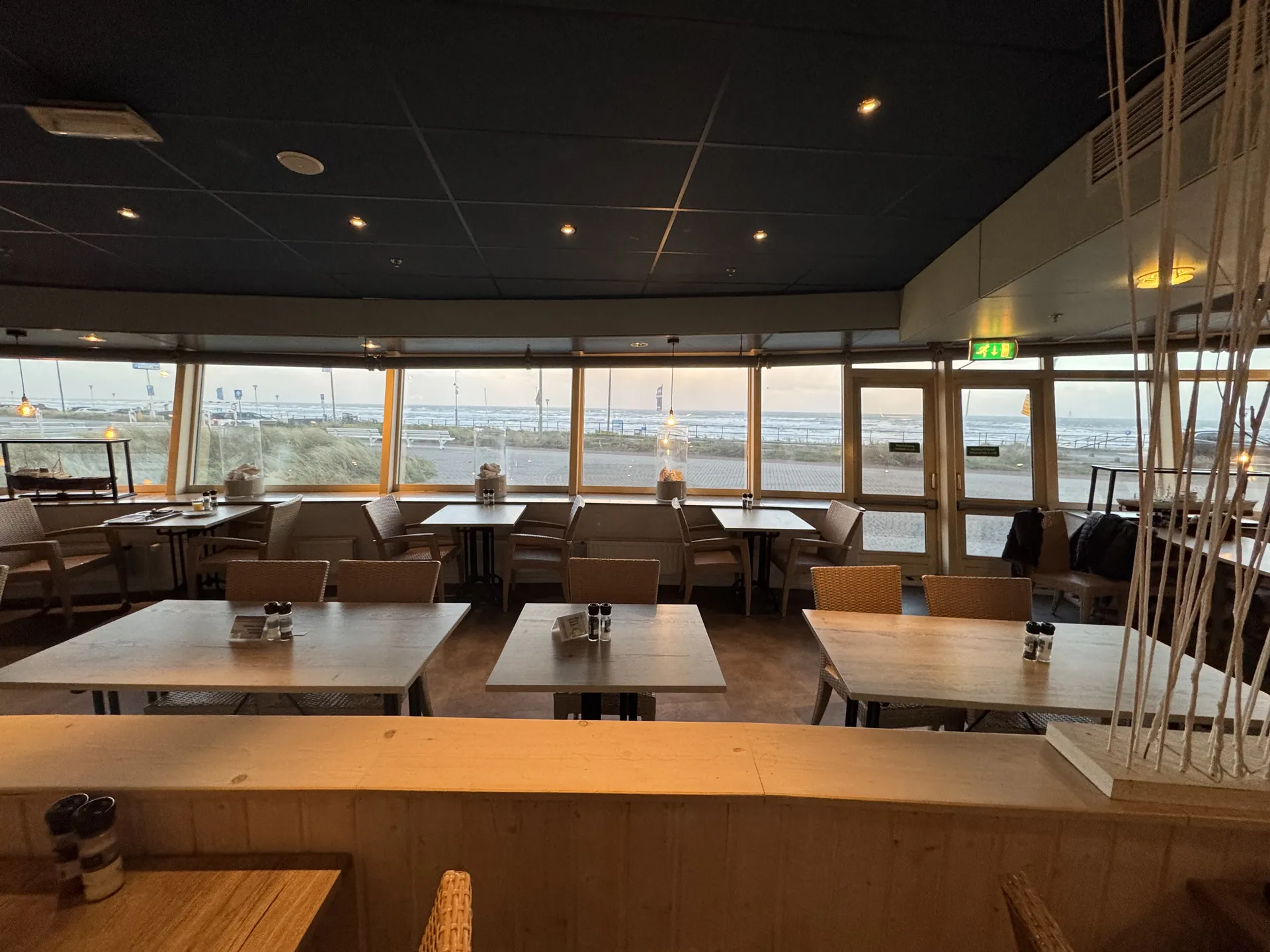 Das Grand Café mit Blick auf den Strand