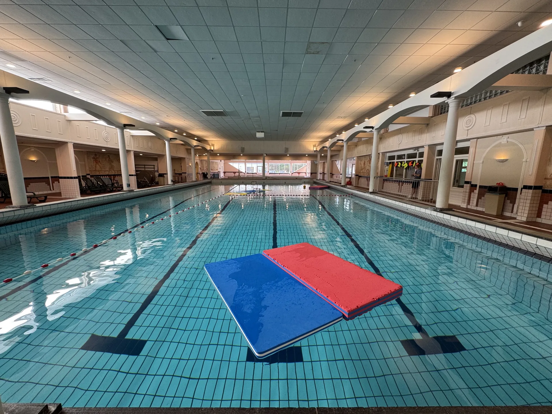Das Sportbecken im historischen Aqua Romana - Römerbad-Optik