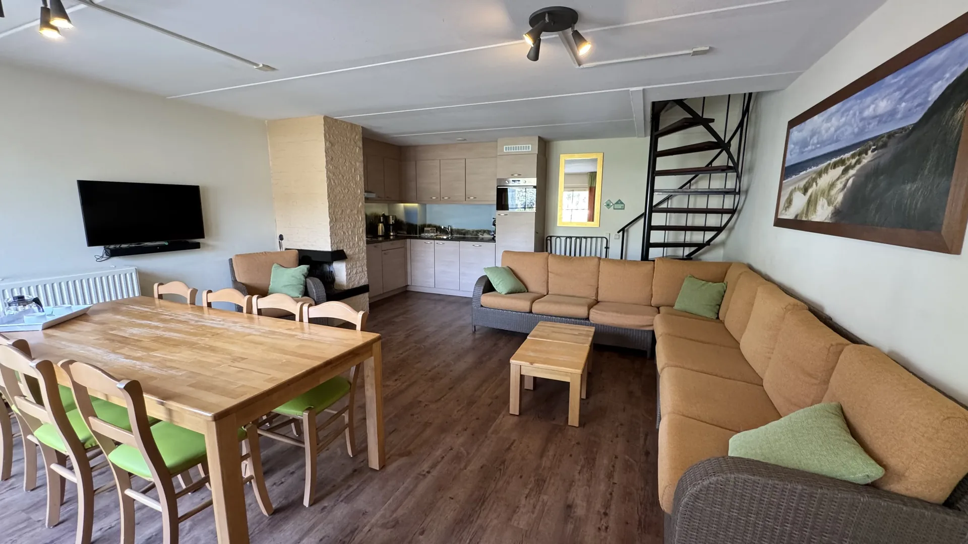 Wohn- und Essbereich in einem 8-Personen-Premium-Ferienhaus im Port Zélande