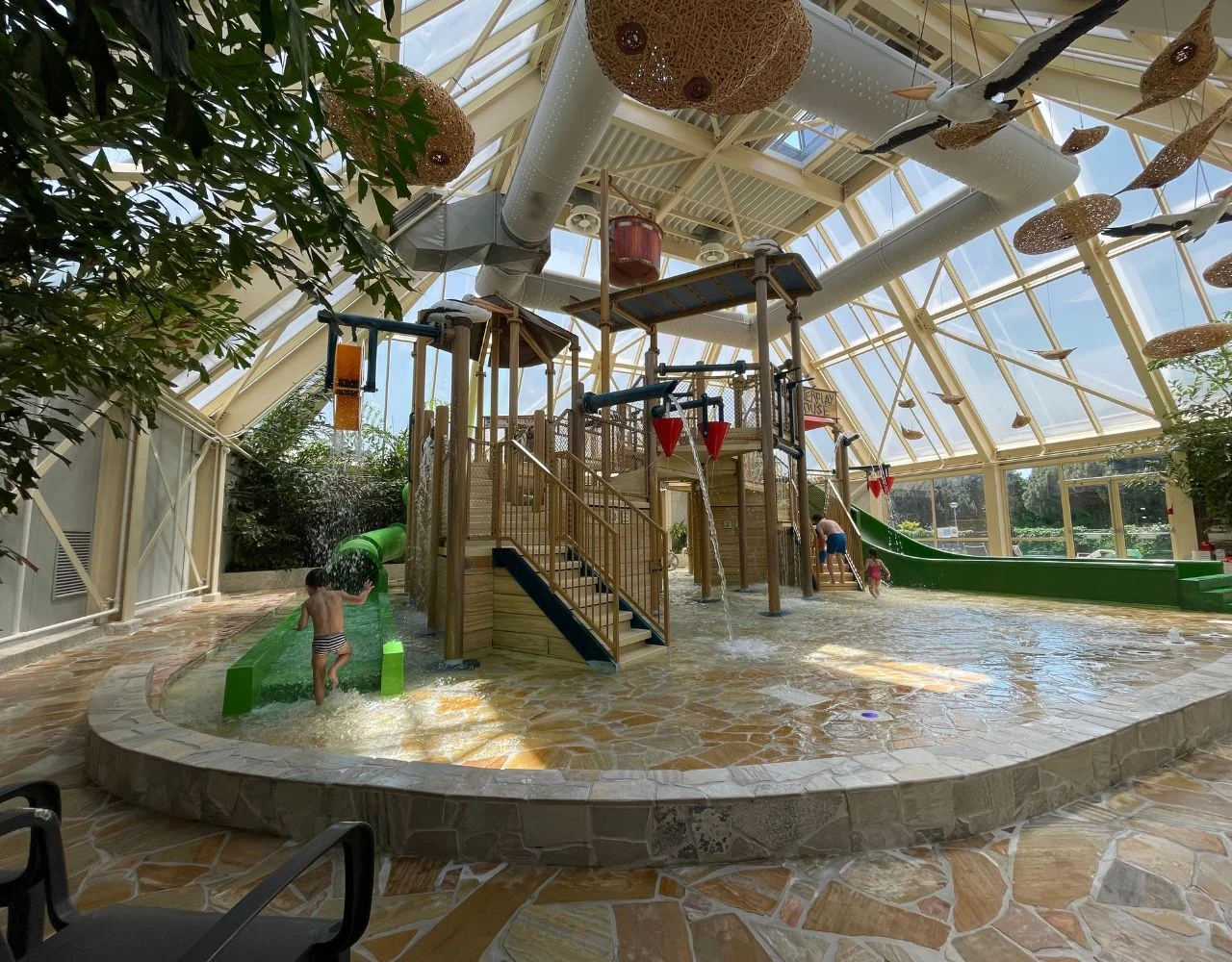 Aqua Mundo im Center Parcs Port Zélande mit Water Playhouse und Glaskuppel