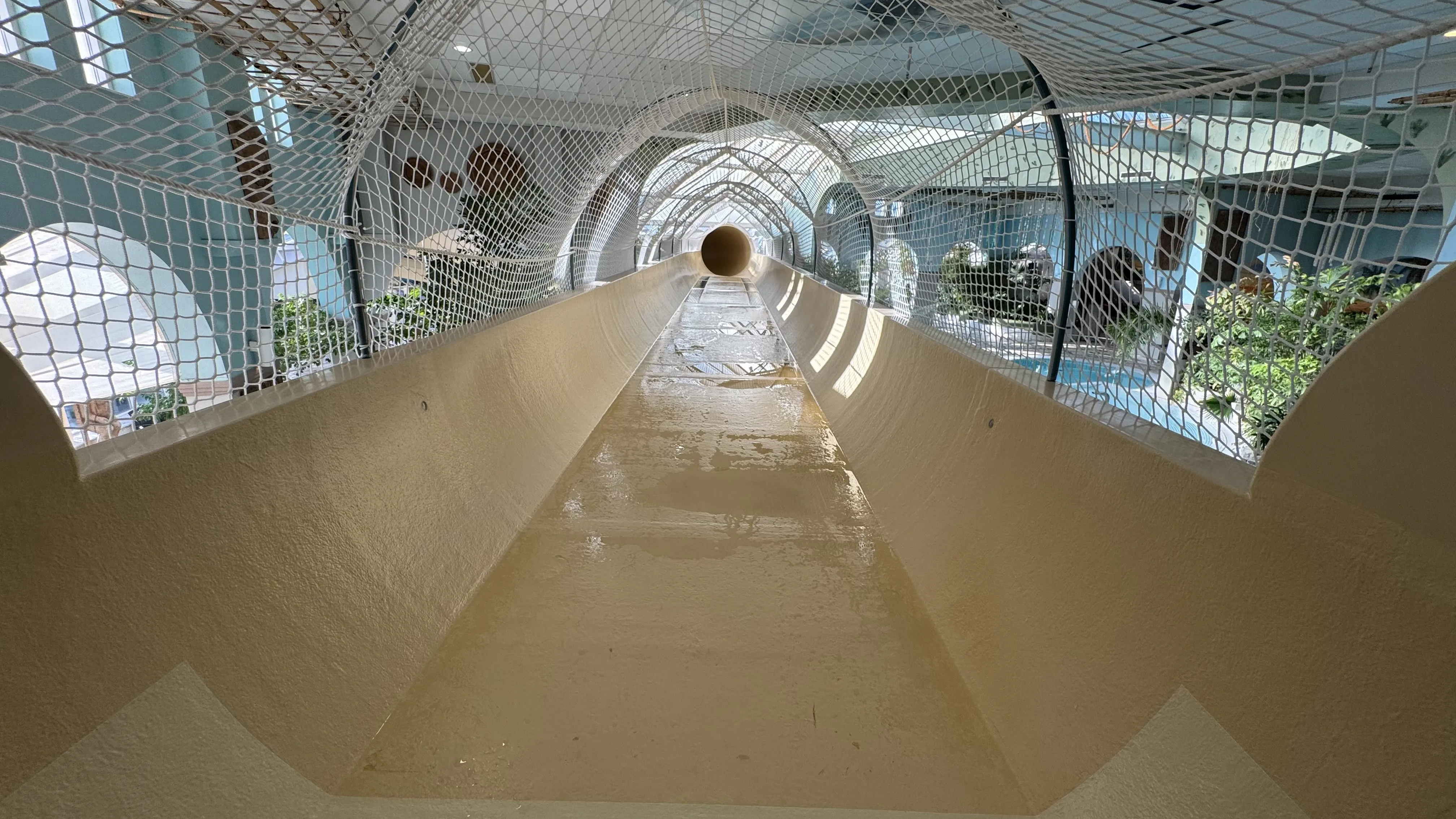 Die große Reifenrutsche