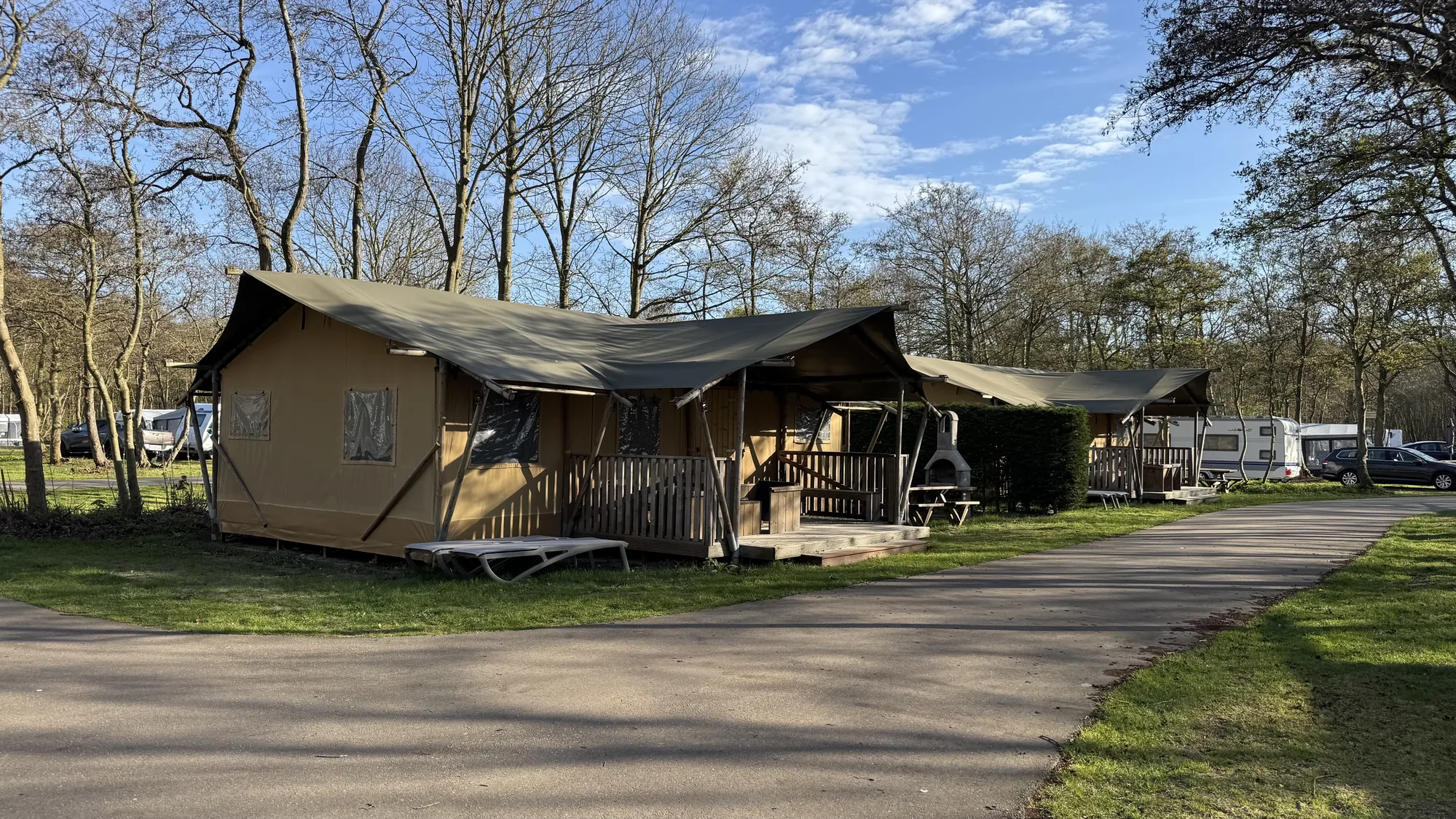 Hochwertige Safari-Zelte auf dem Campingplatz im Center Parcs Port Zélande