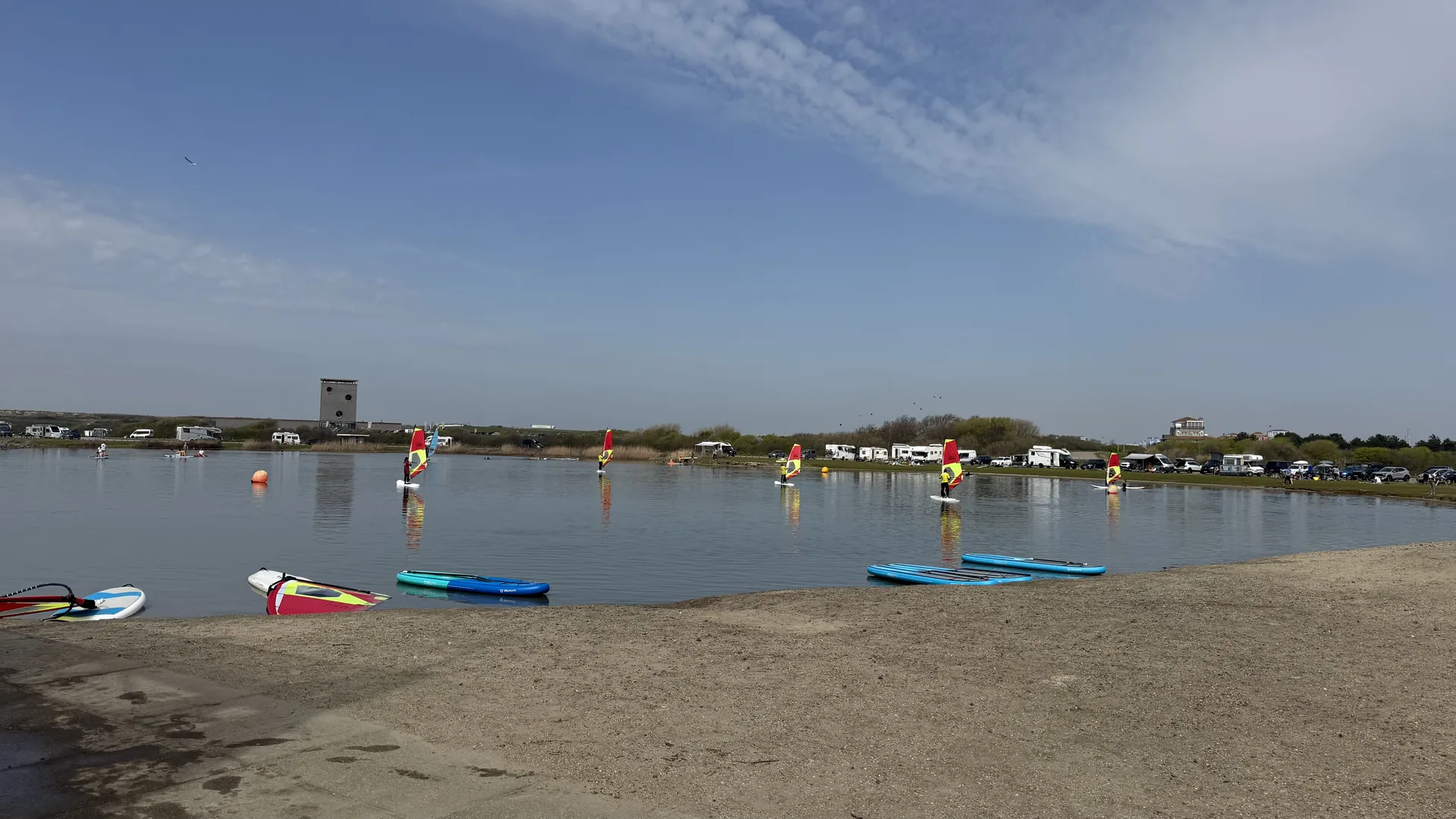 Surfkurse in der Lagune am Surfcenter Grevelingenmeer