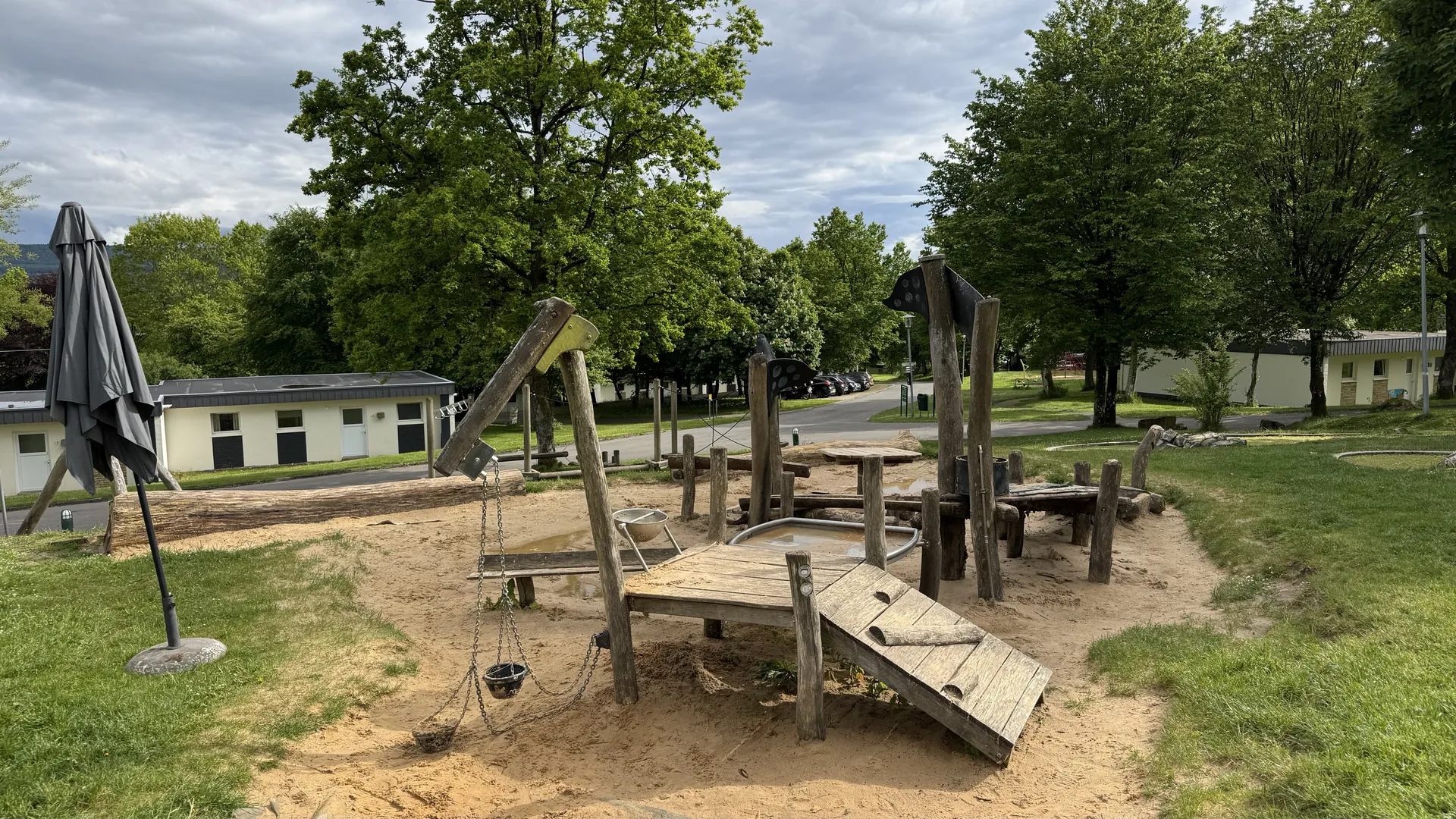 Wasserspielplatz auf dem Gelände - im Sommer ein eigener Programmpunkt
